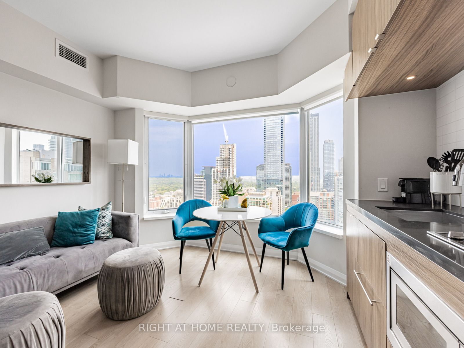 #3105 - 155 Yorkville Avenue Property Photo 10