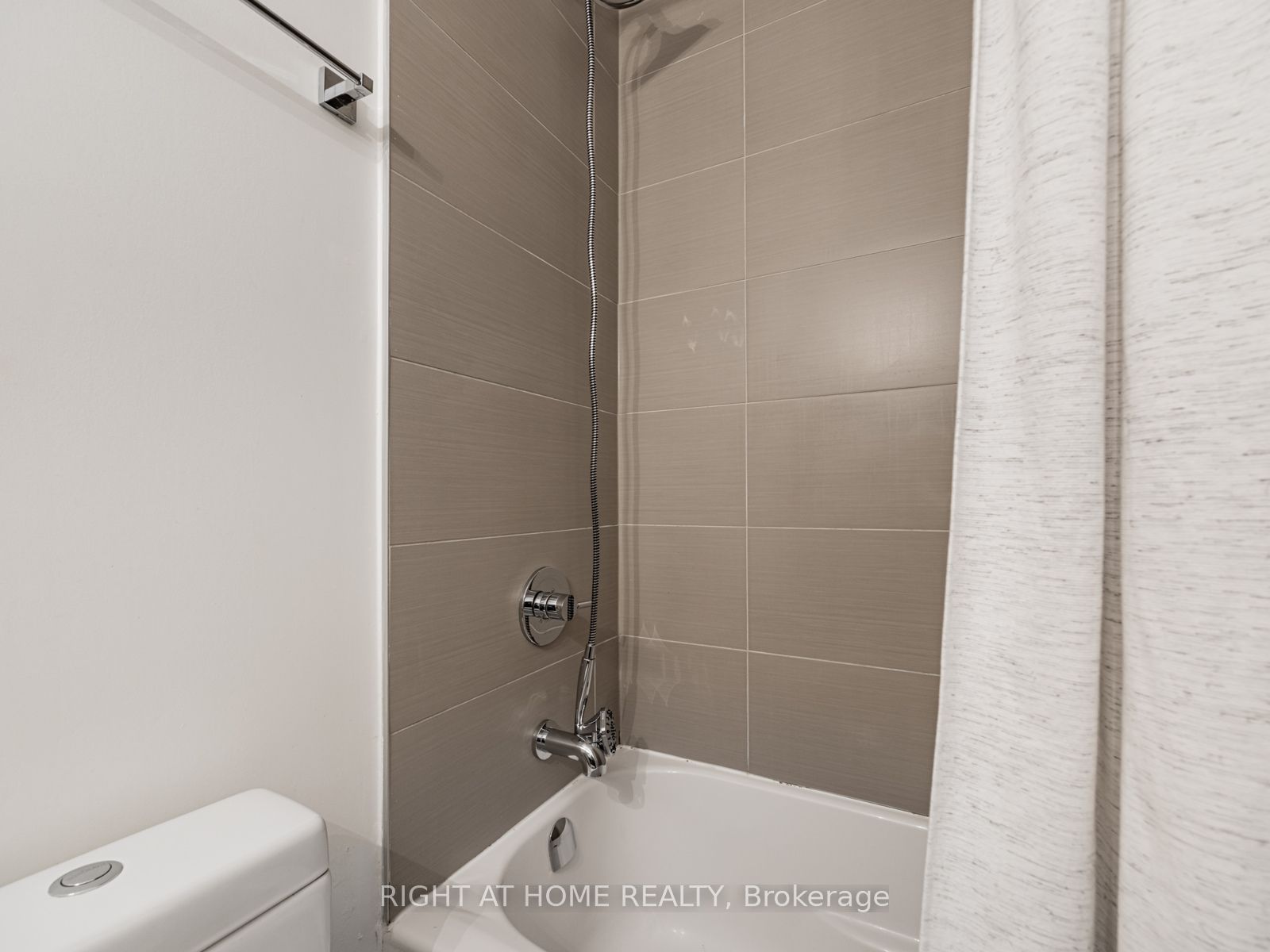 #3105 - 155 Yorkville Avenue Property Photo 19
