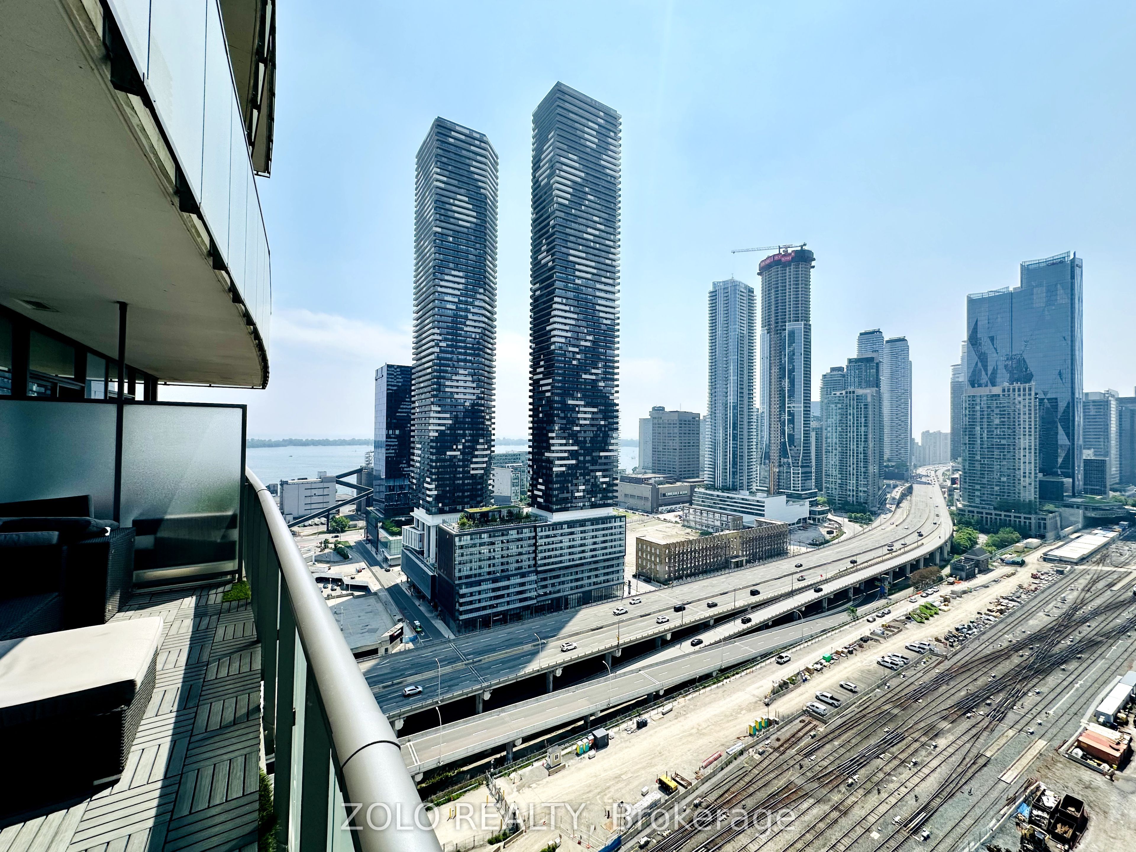 #2412 - 1 Market Street Property Photo 3