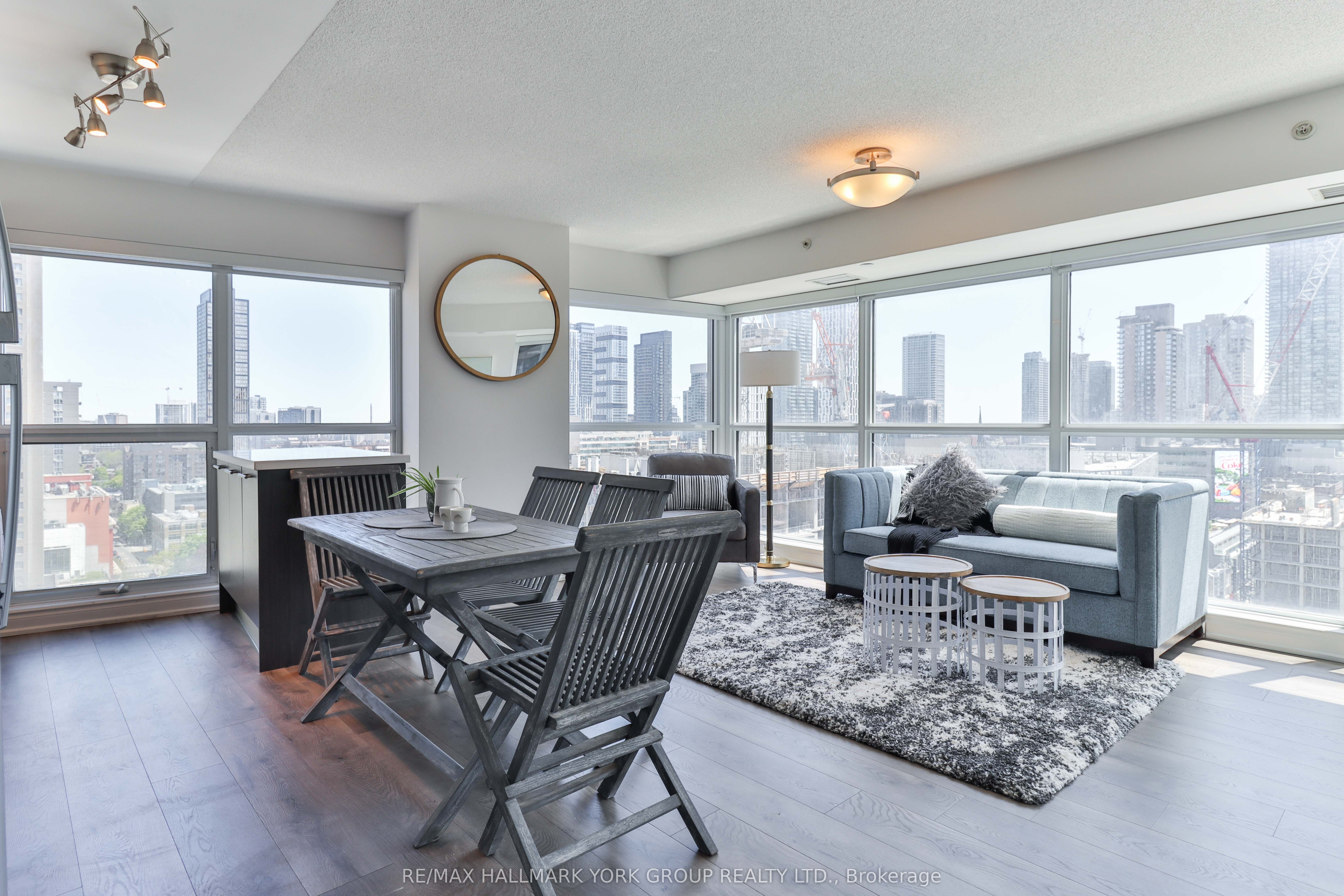 386 Yonge Street 1607 Property Photo 1