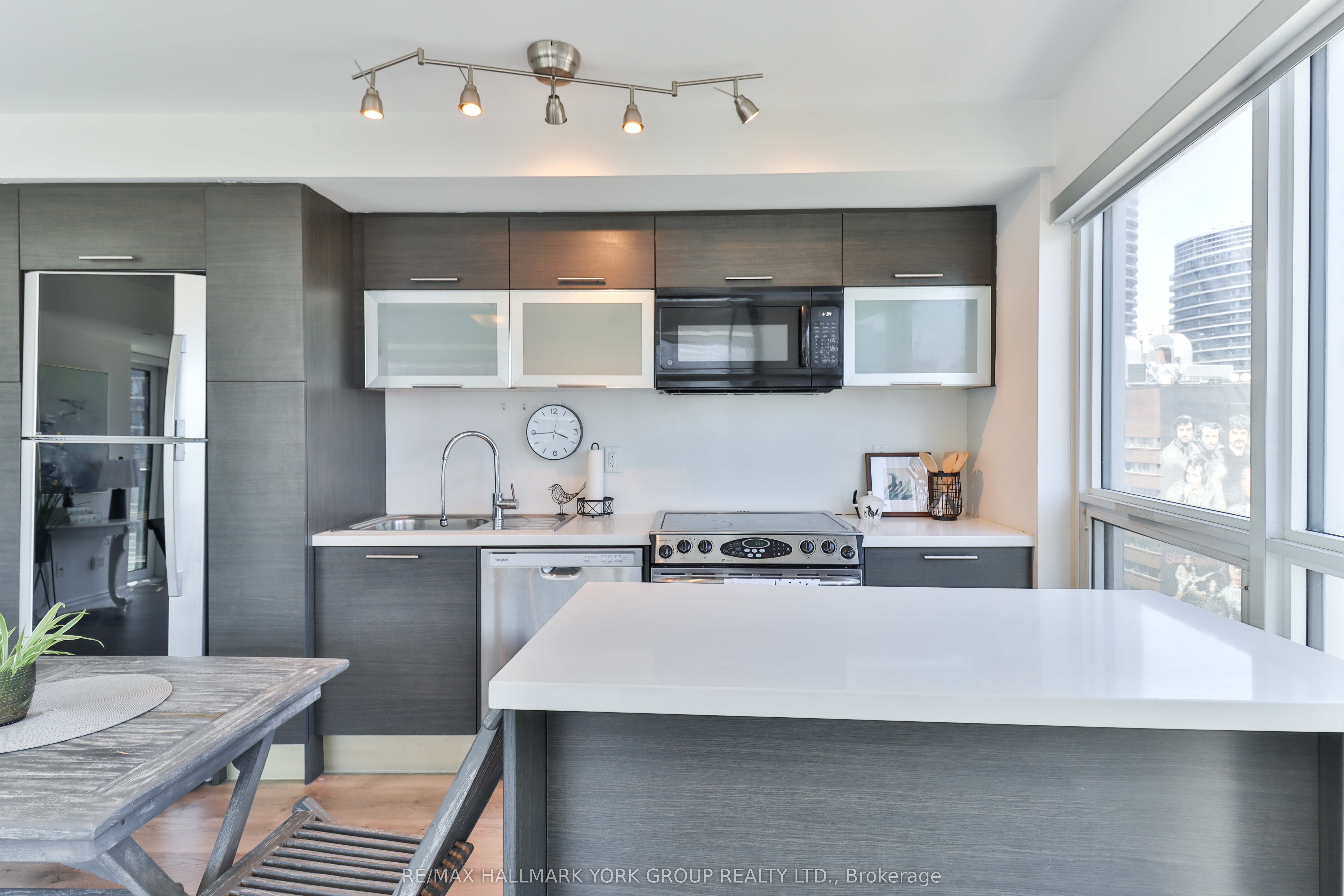 386 Yonge Street 1607 Property Photo 5