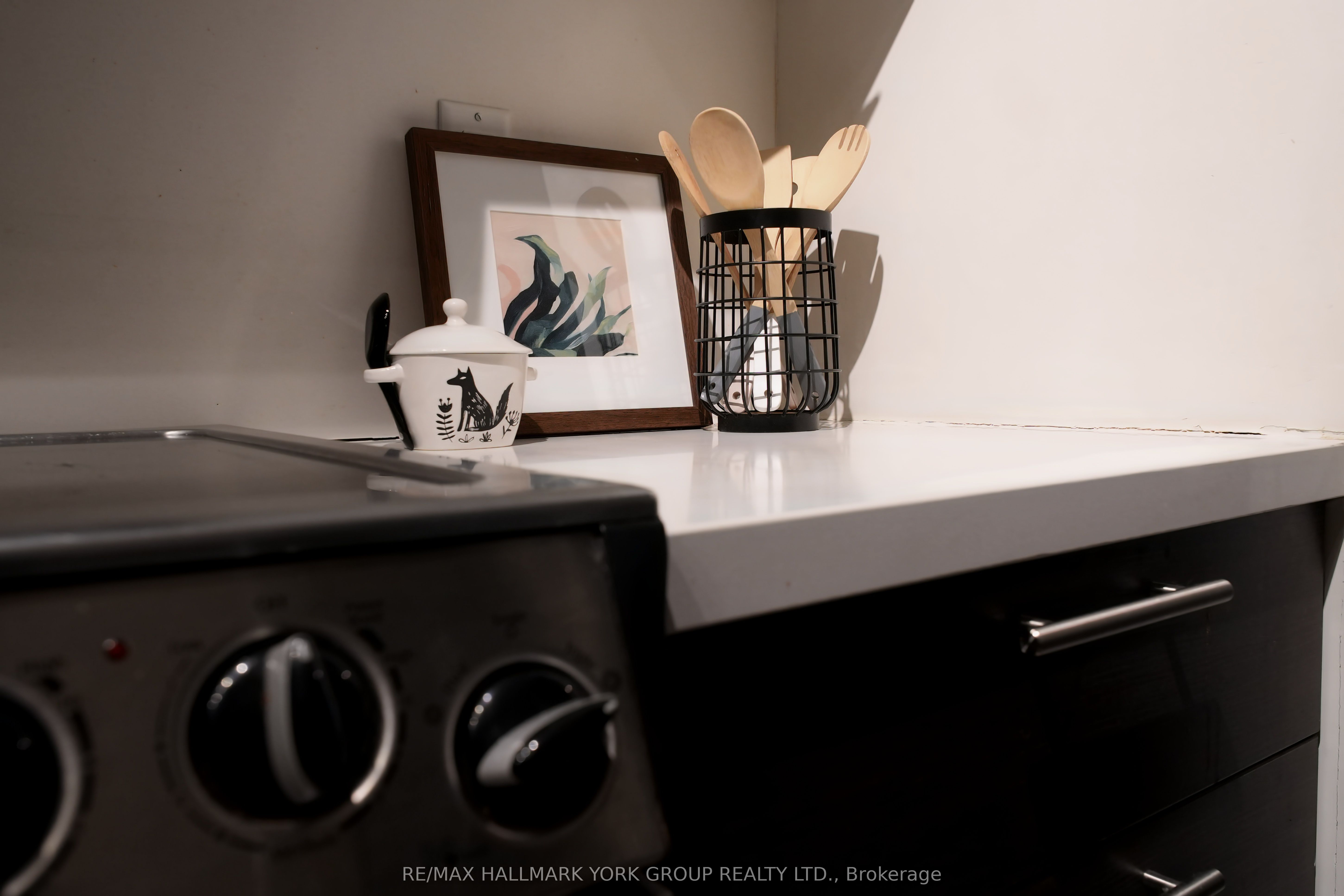 386 Yonge Street 1607 Property Photo 6