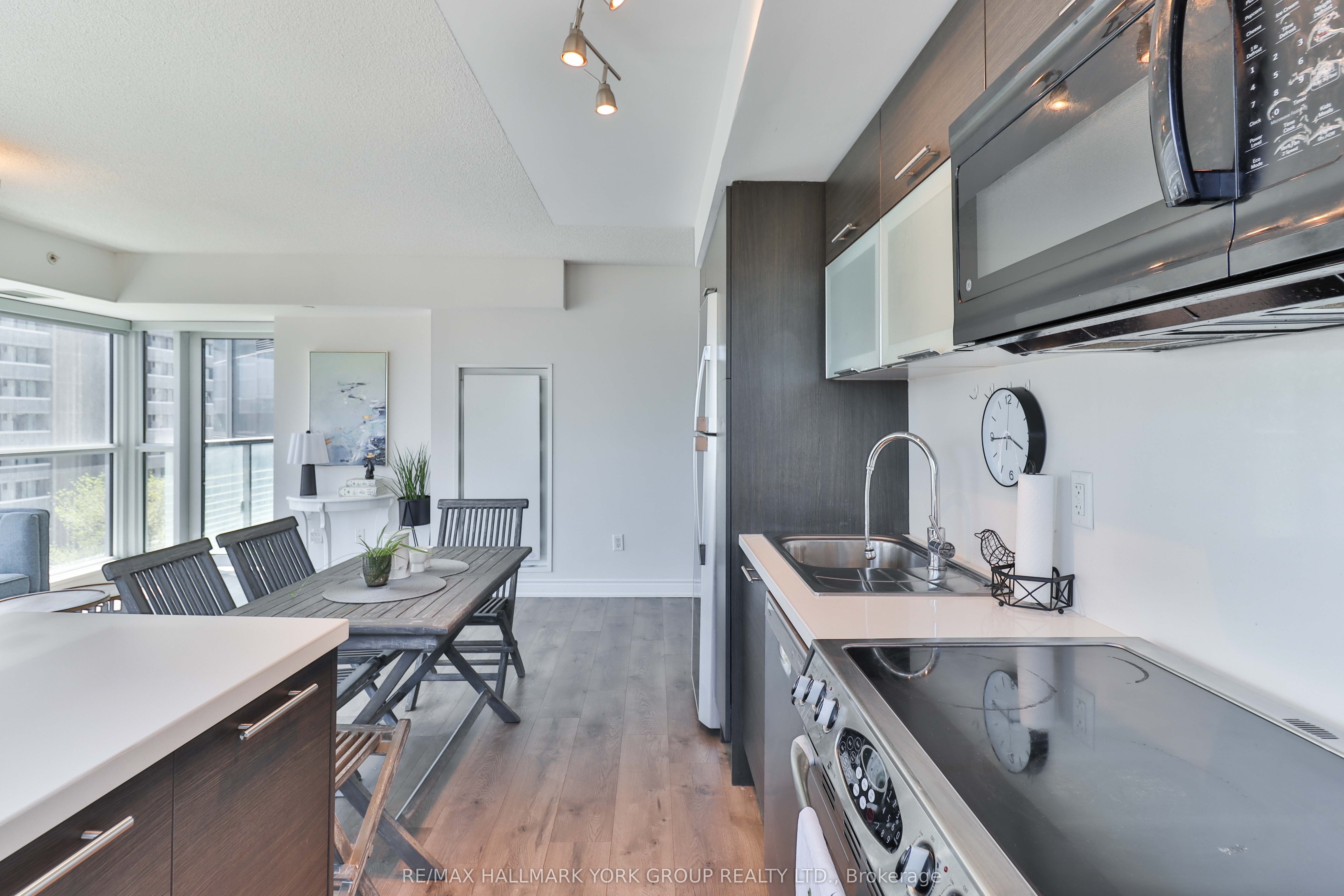 386 Yonge Street 1607 Property Photo 7