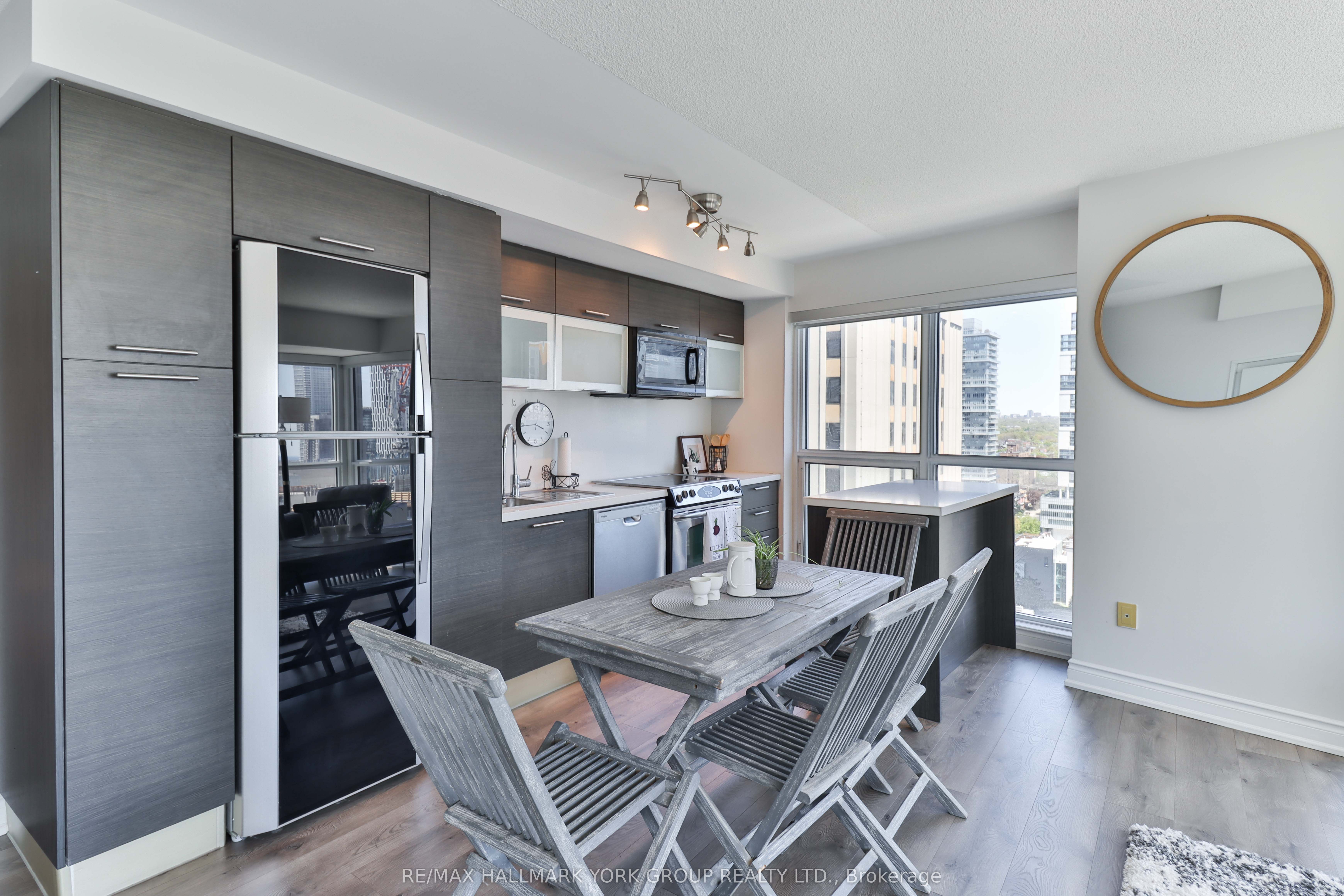 386 Yonge Street 1607 Property Photo 8