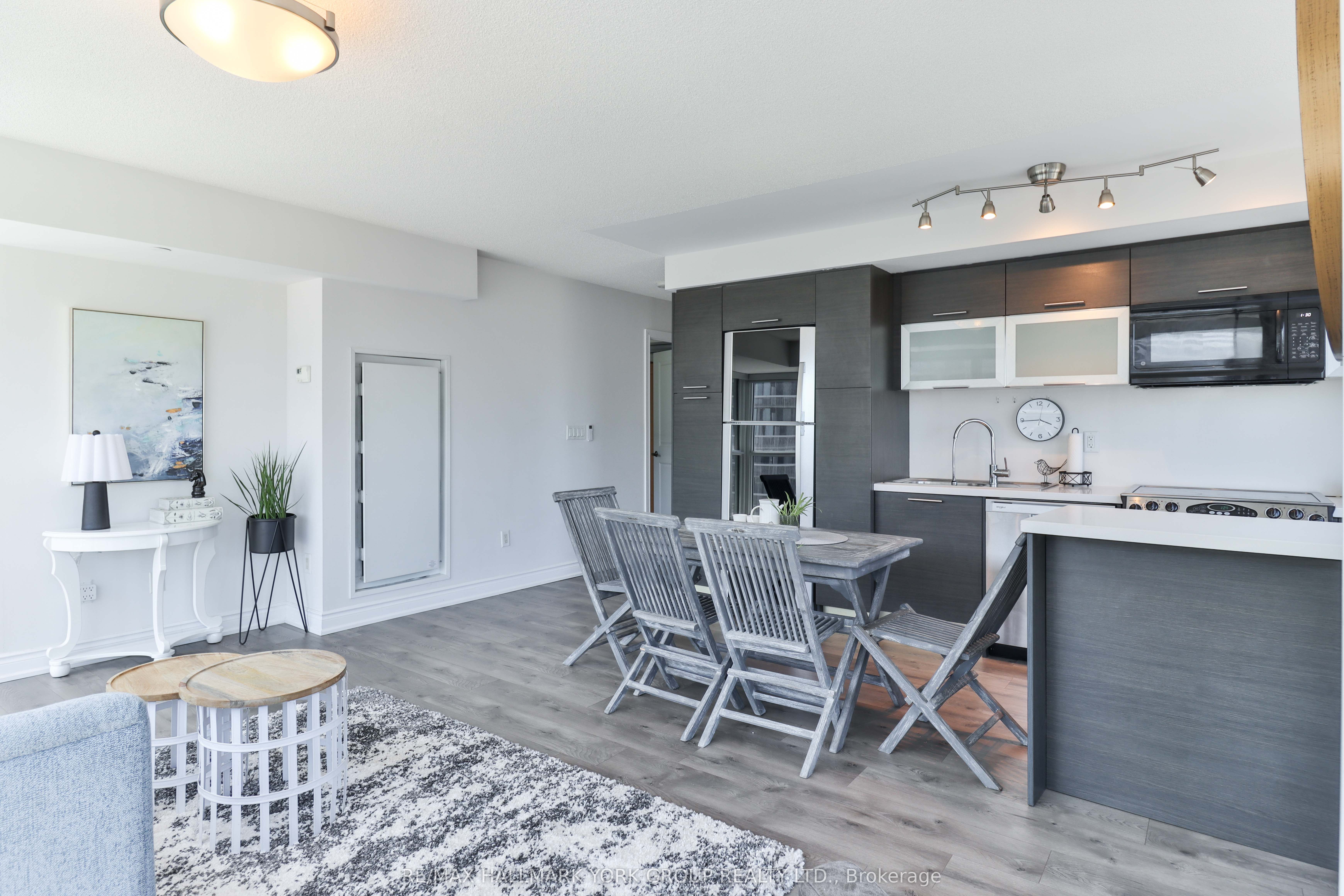 386 Yonge Street 1607 Property Photo 9