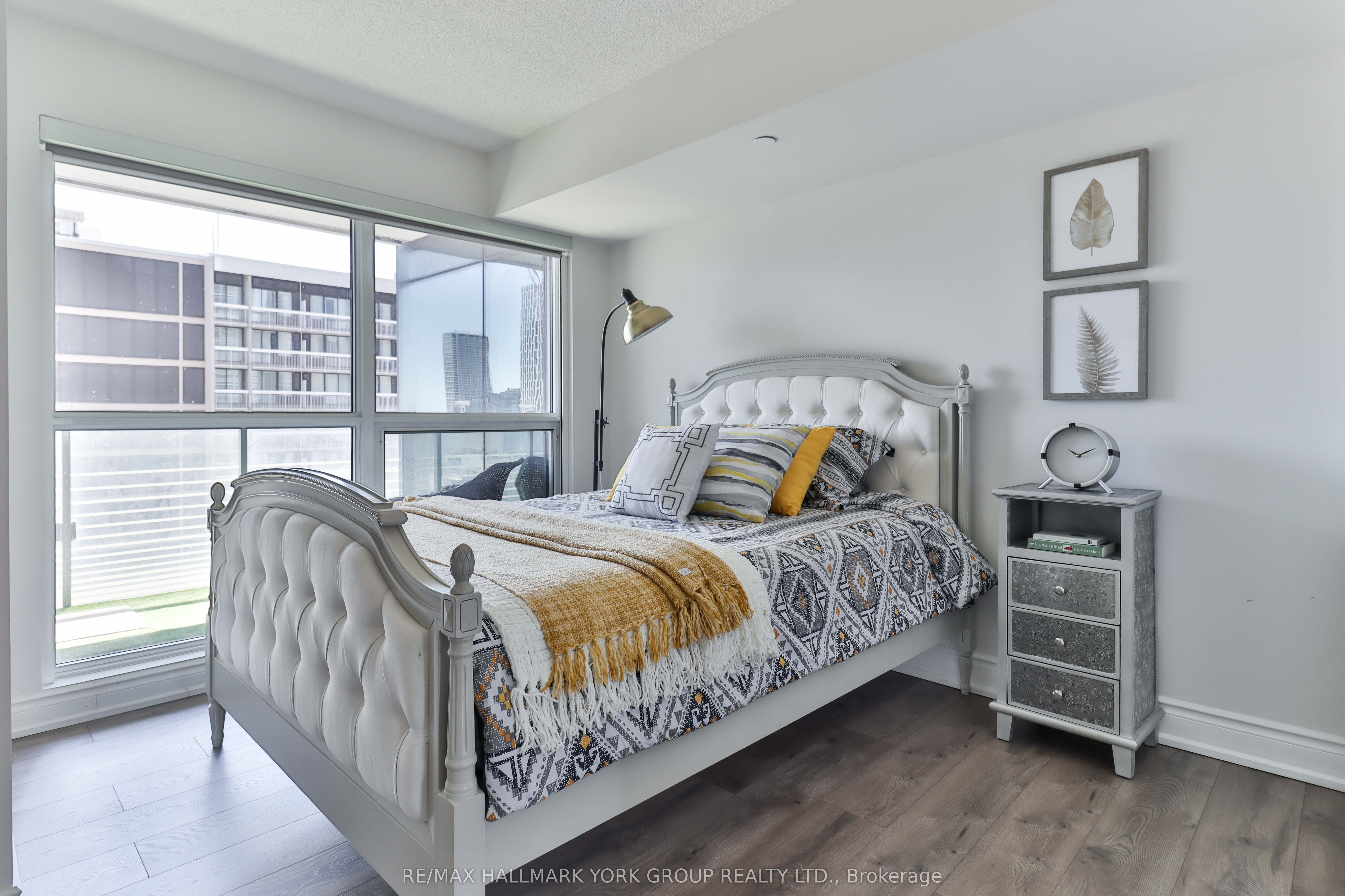 386 Yonge Street 1607 Property Photo 11