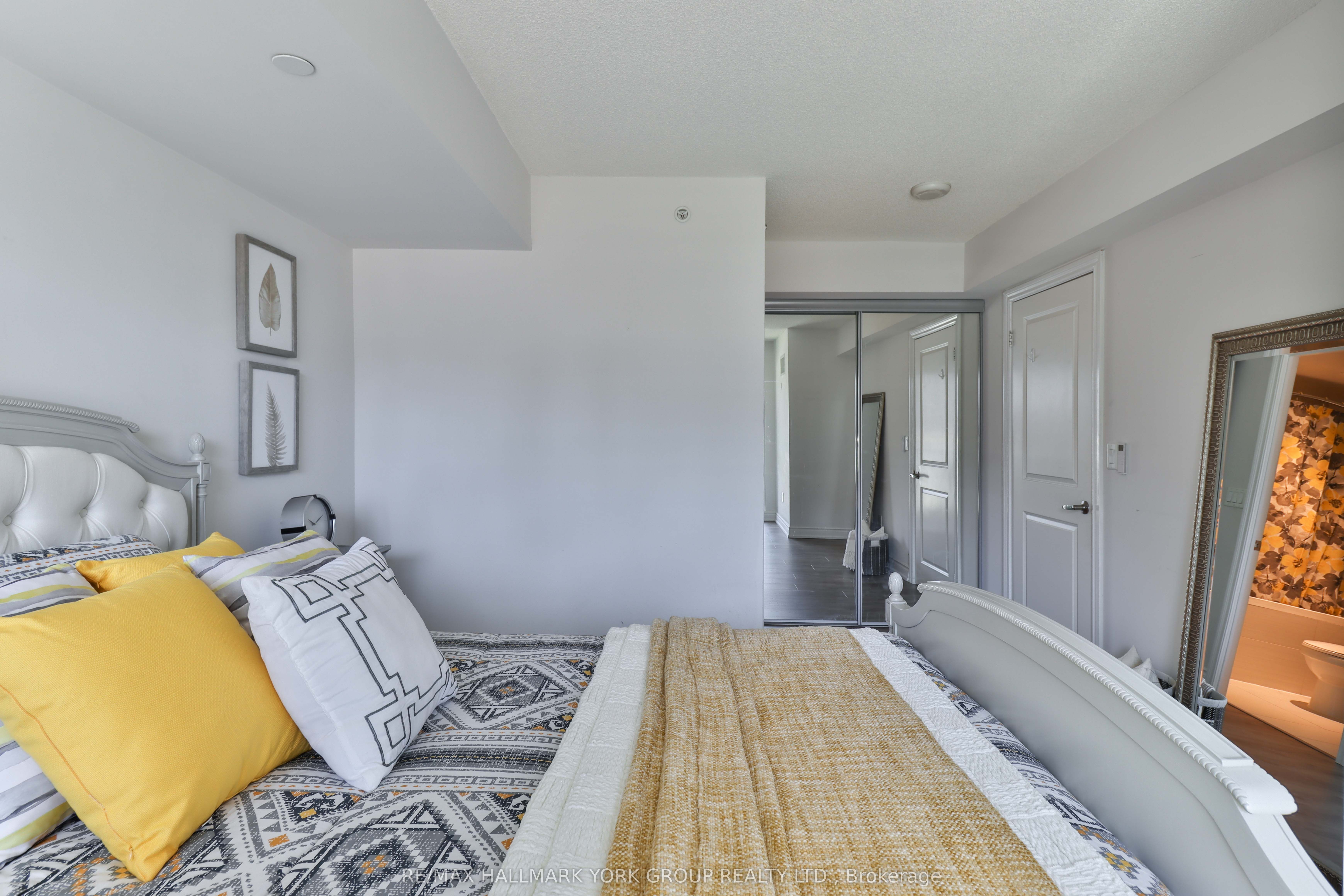 386 Yonge Street 1607 Property Photo 12