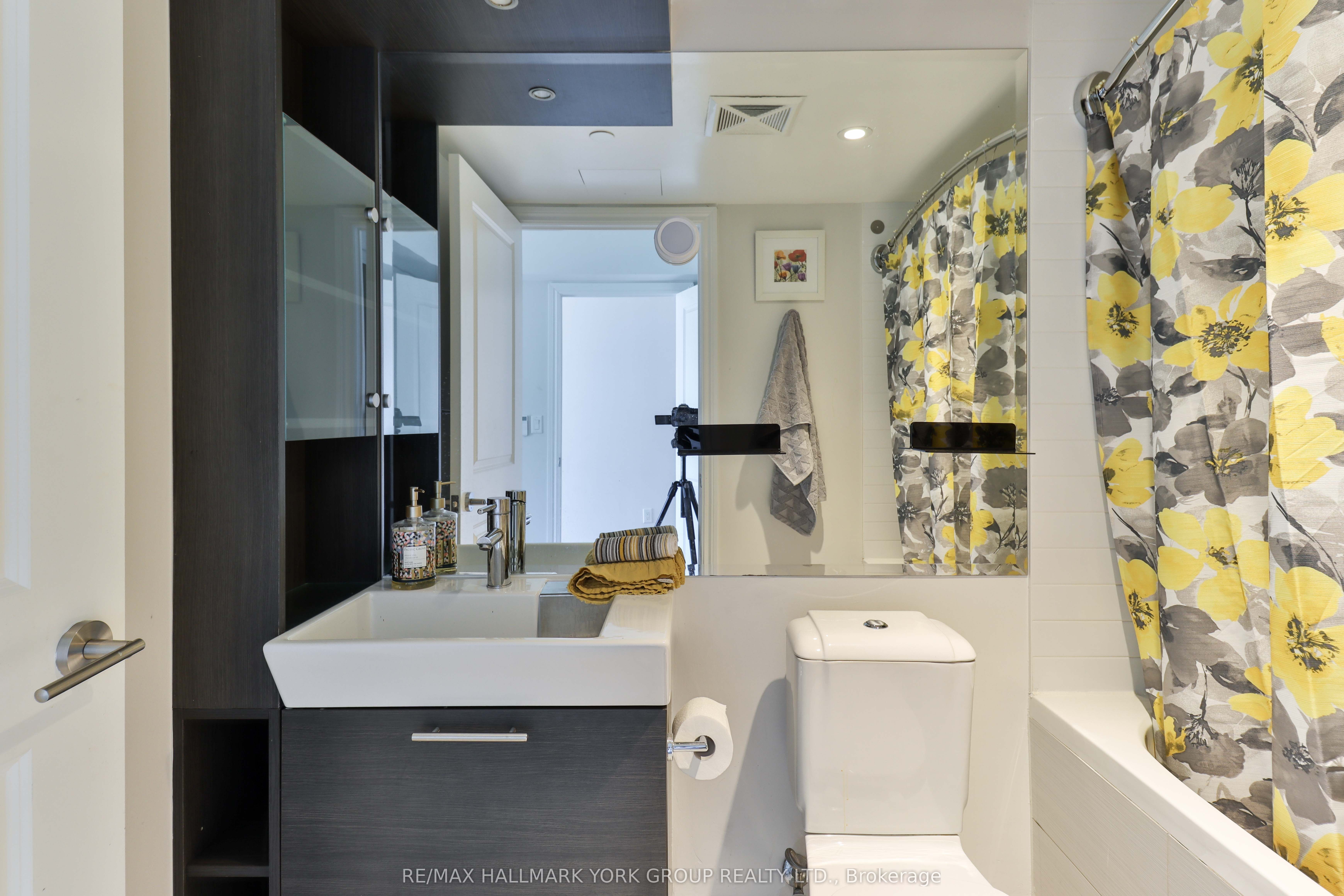 386 Yonge Street 1607 Property Photo 16