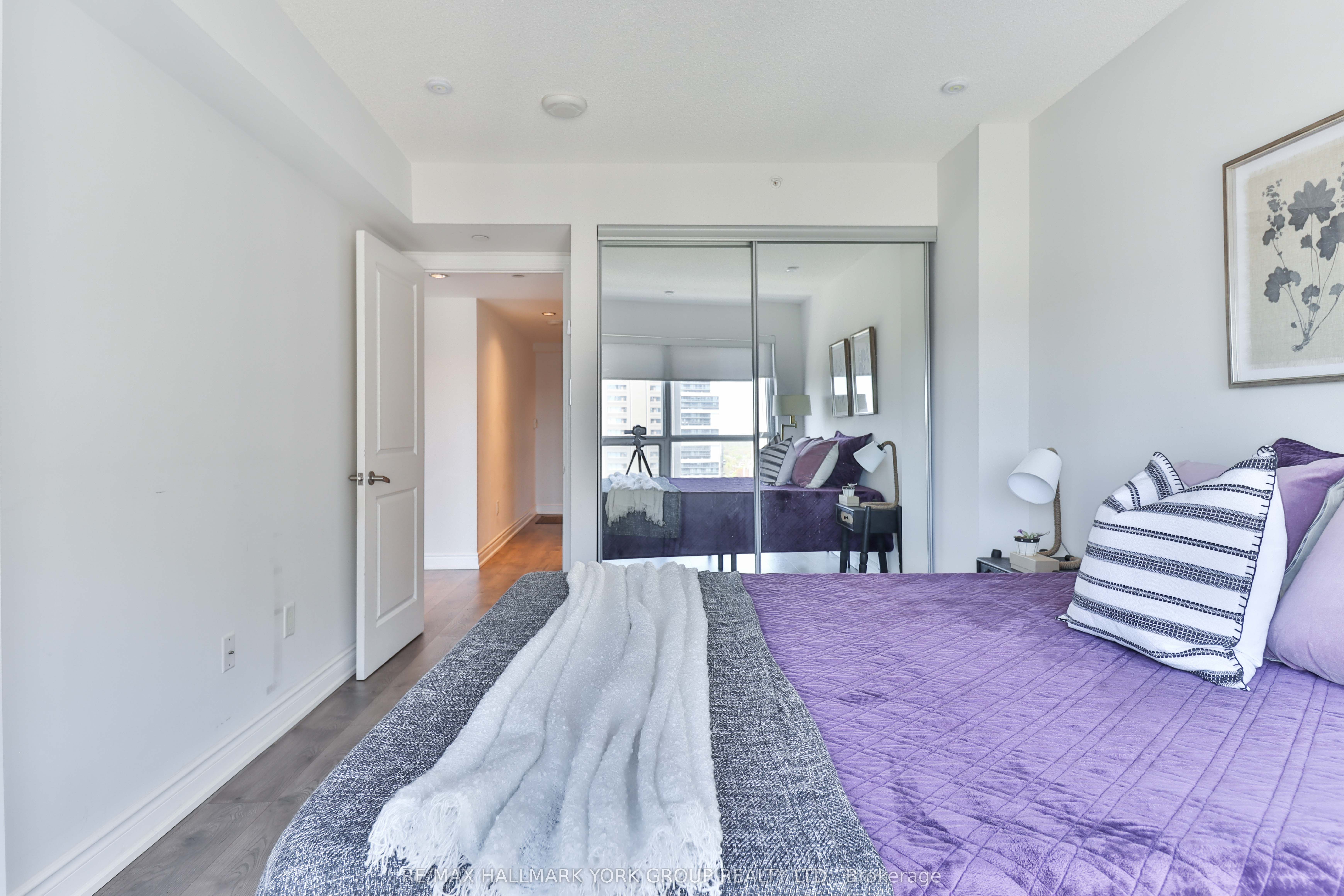 386 Yonge Street 1607 Property Photo 18