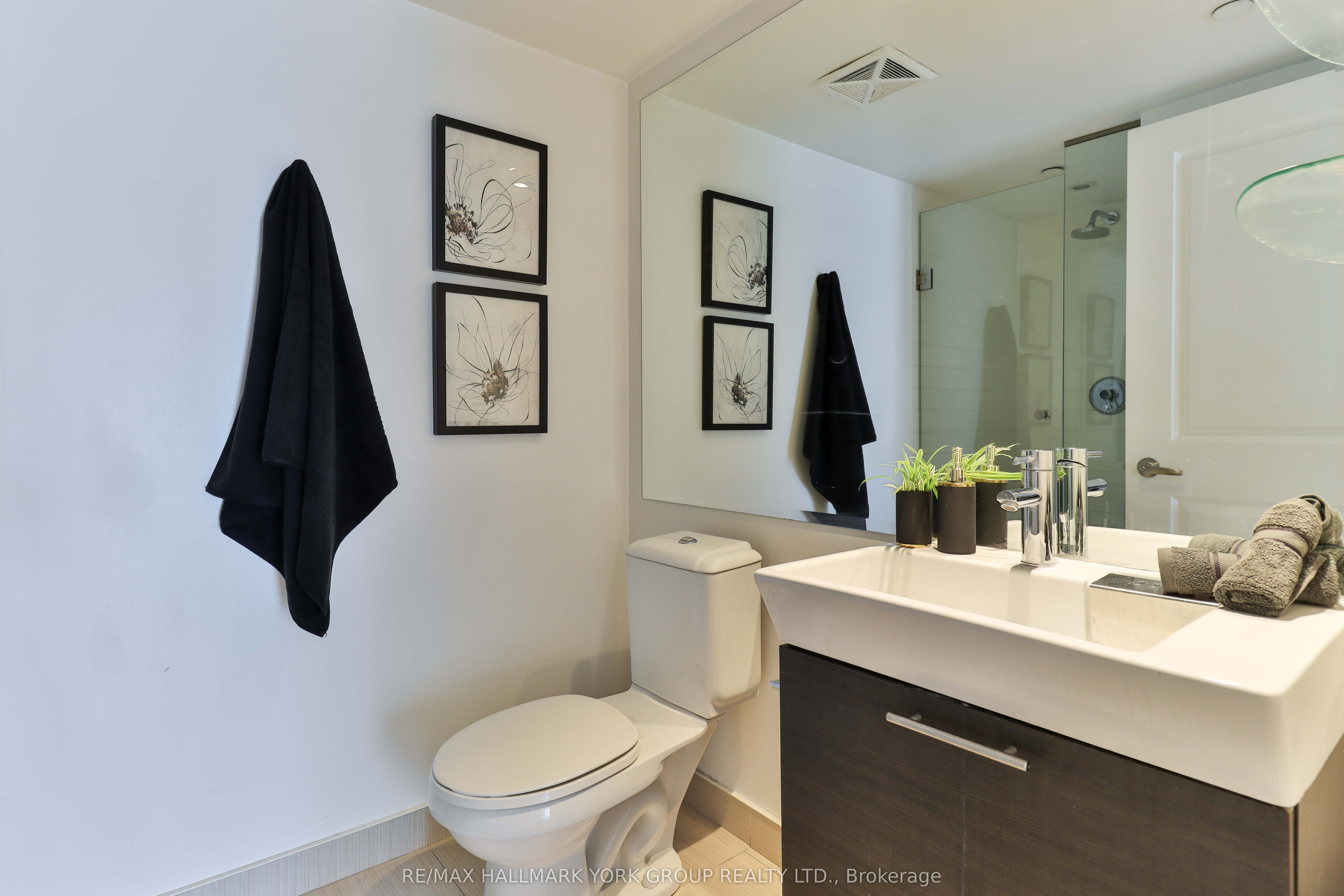 386 Yonge Street 1607 Property Photo 21