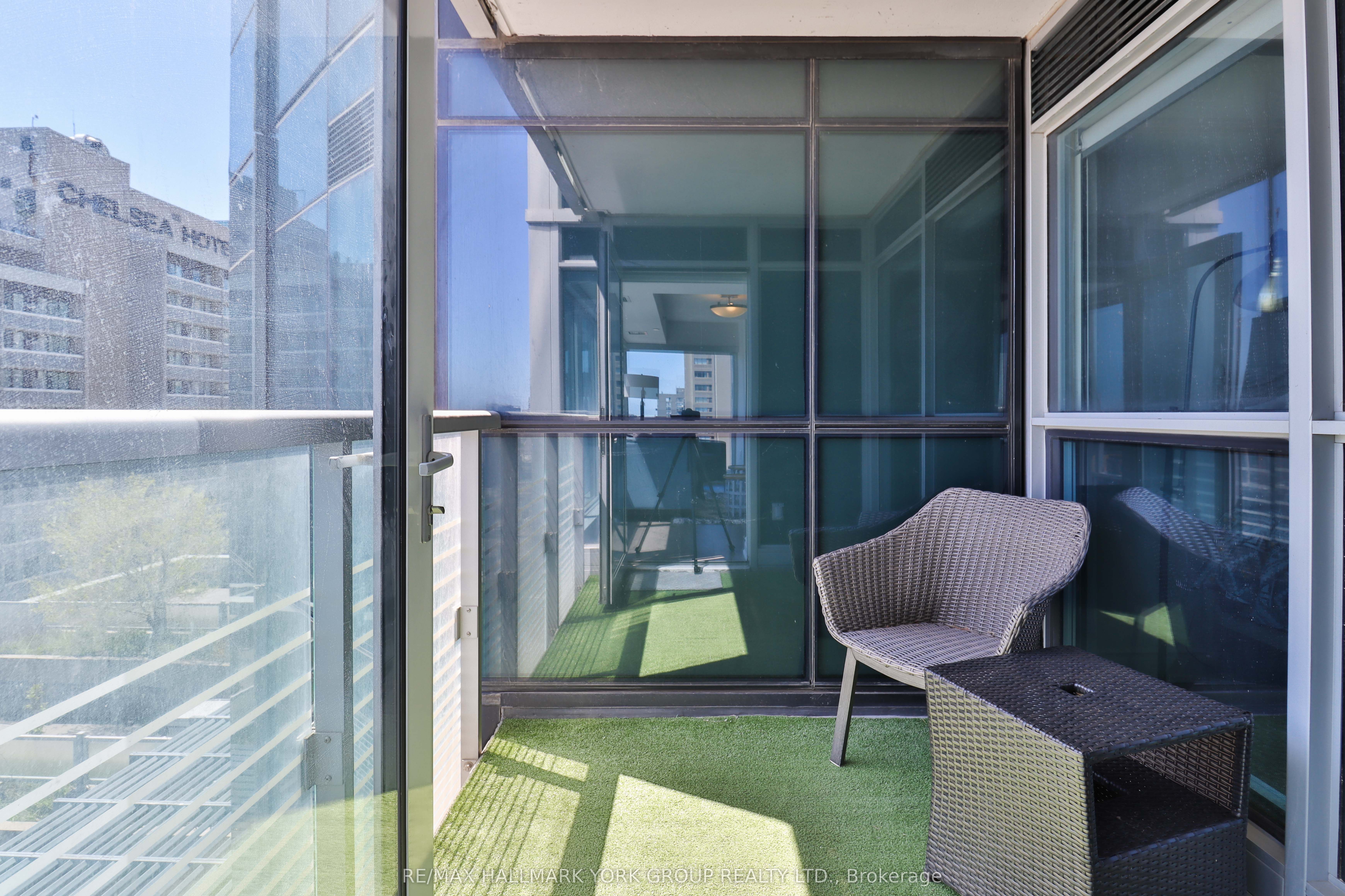 386 Yonge Street 1607 Property Photo 22