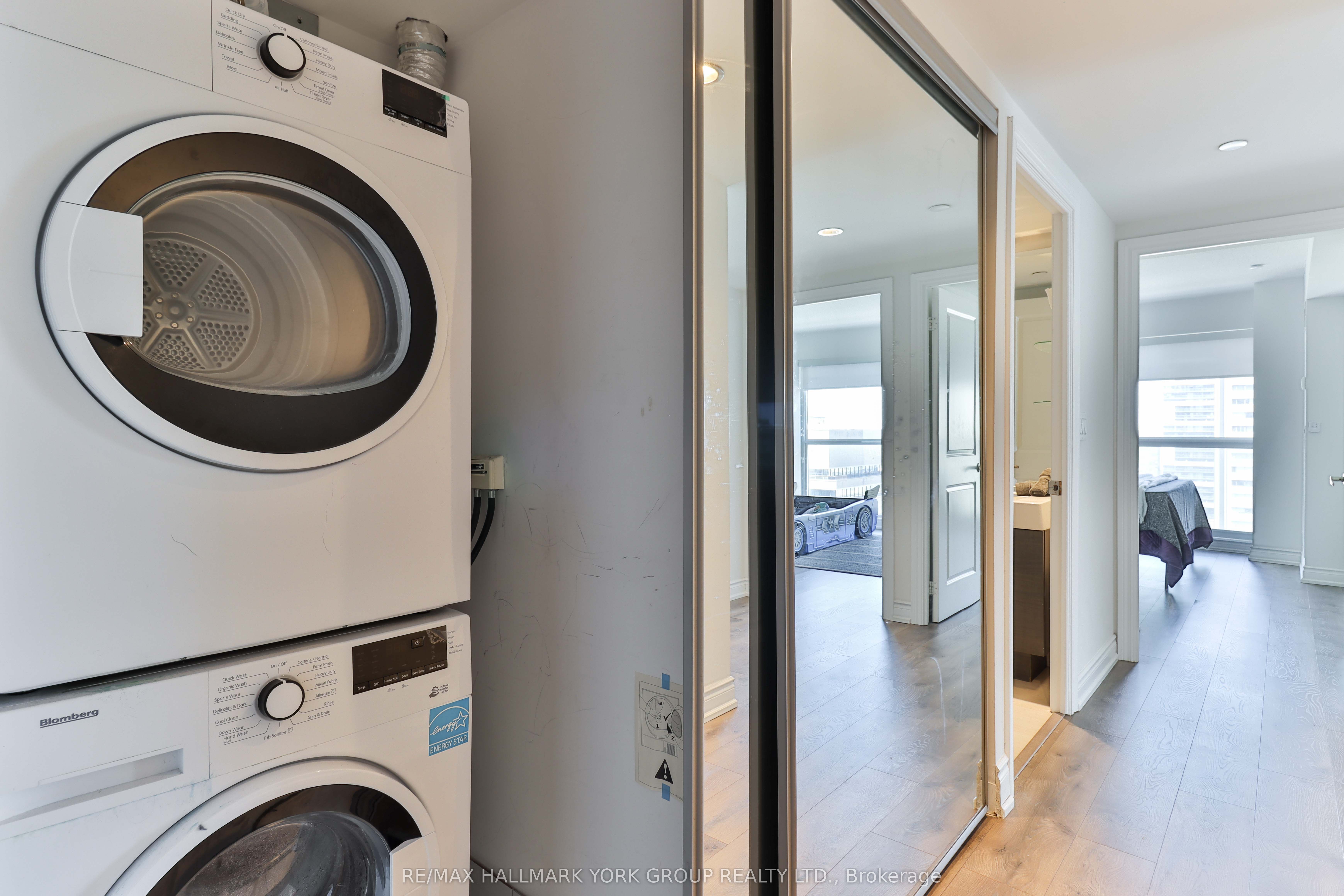 386 Yonge Street 1607 Property Photo 23