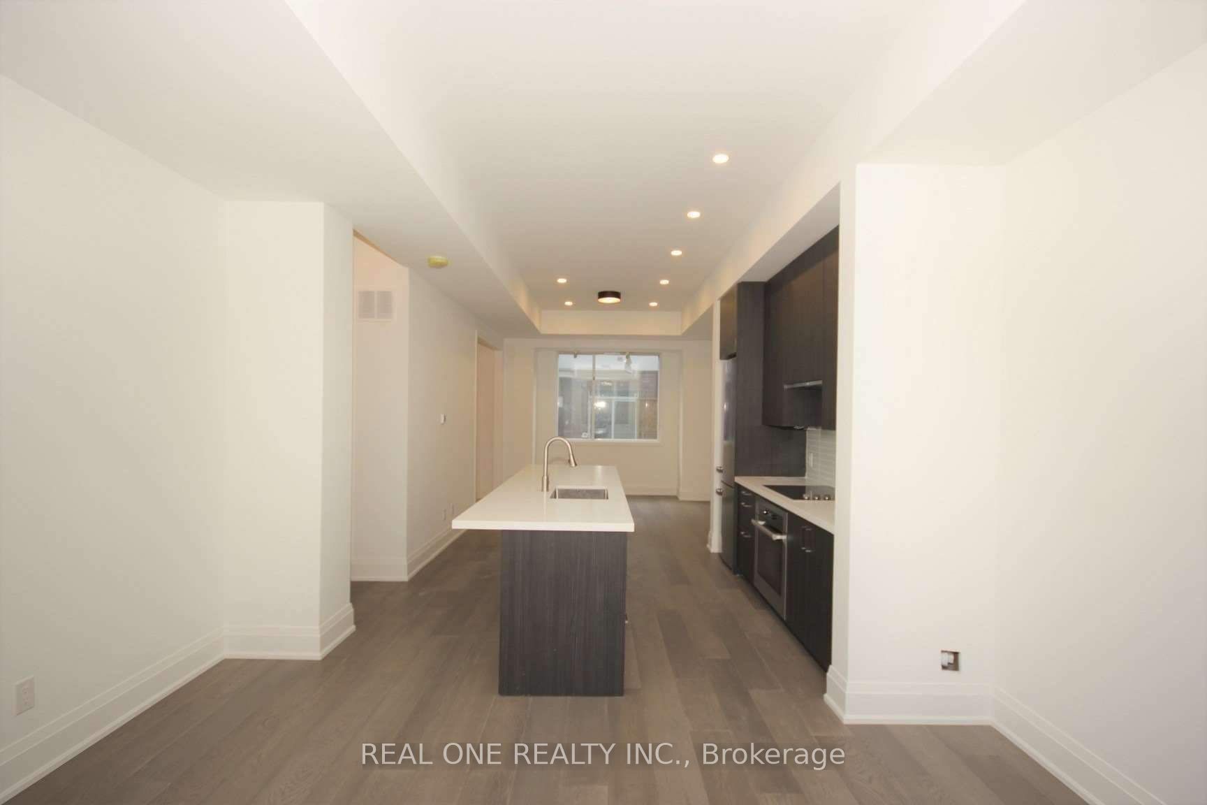 #4 - 35 Dervock Crescent Property Photo 3
