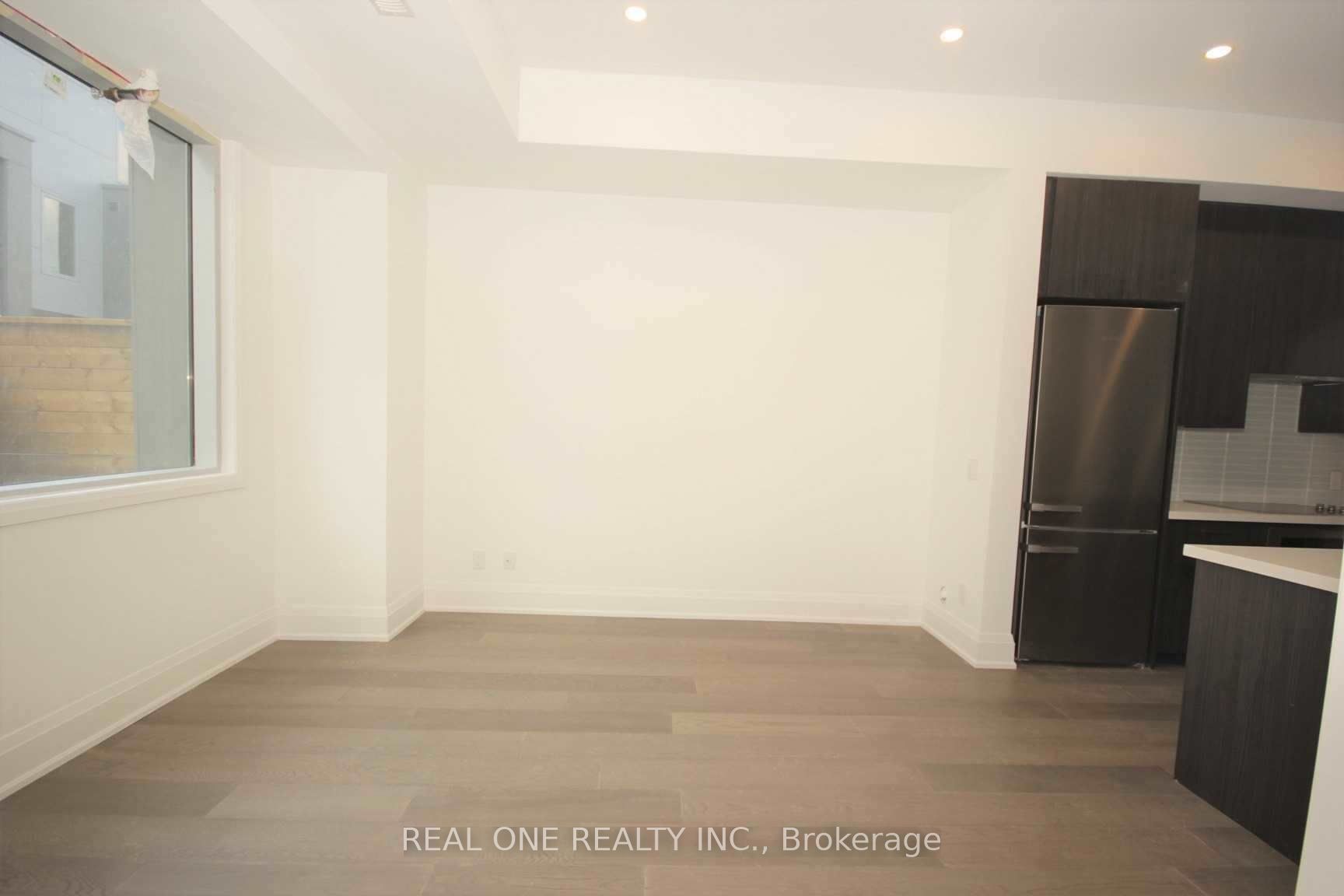 #4 - 35 Dervock Crescent Property Photo 4