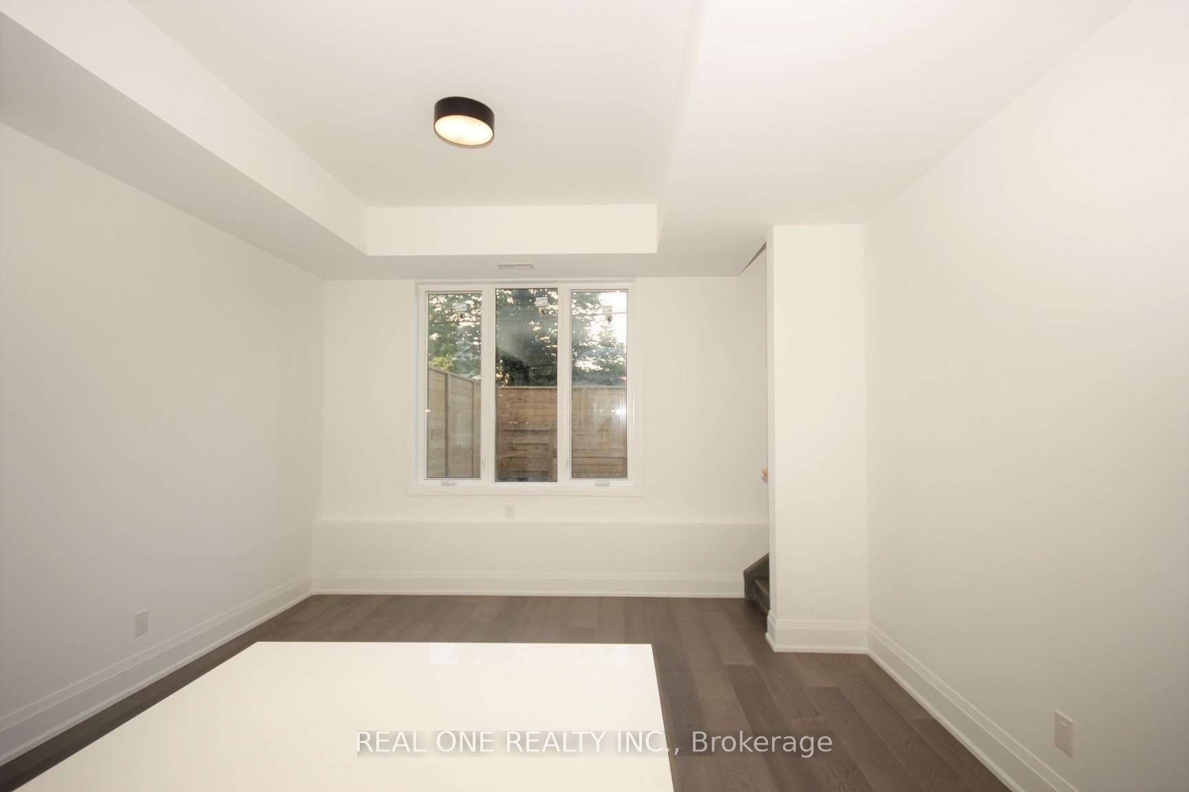 #4 - 35 Dervock Crescent Property Photo 5