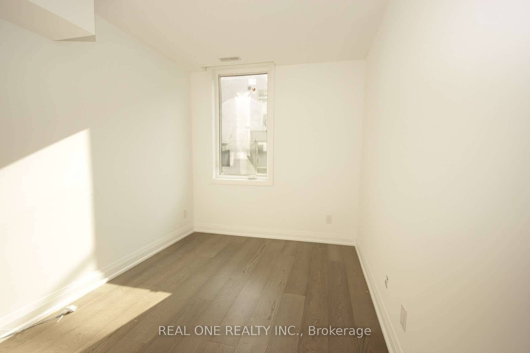 #4 - 35 Dervock Crescent Property Photo 9