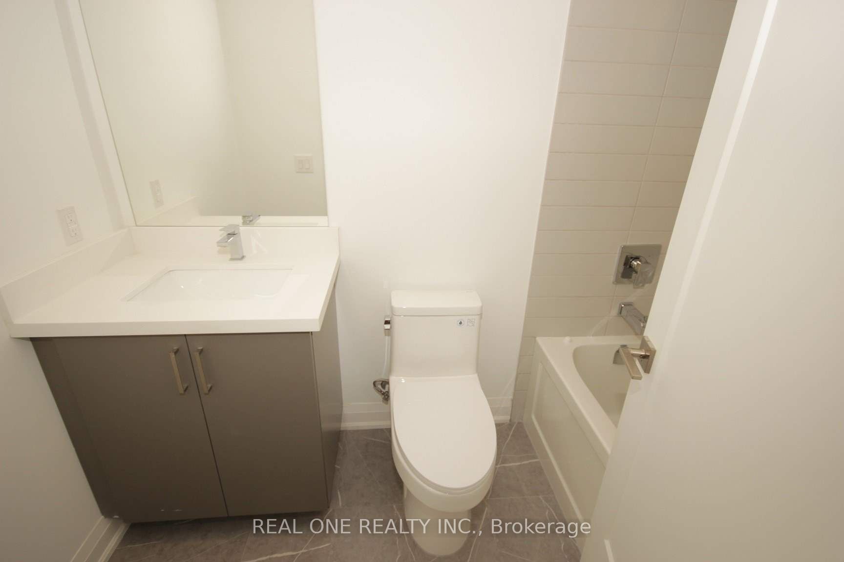 #4 - 35 Dervock Crescent Property Photo 13