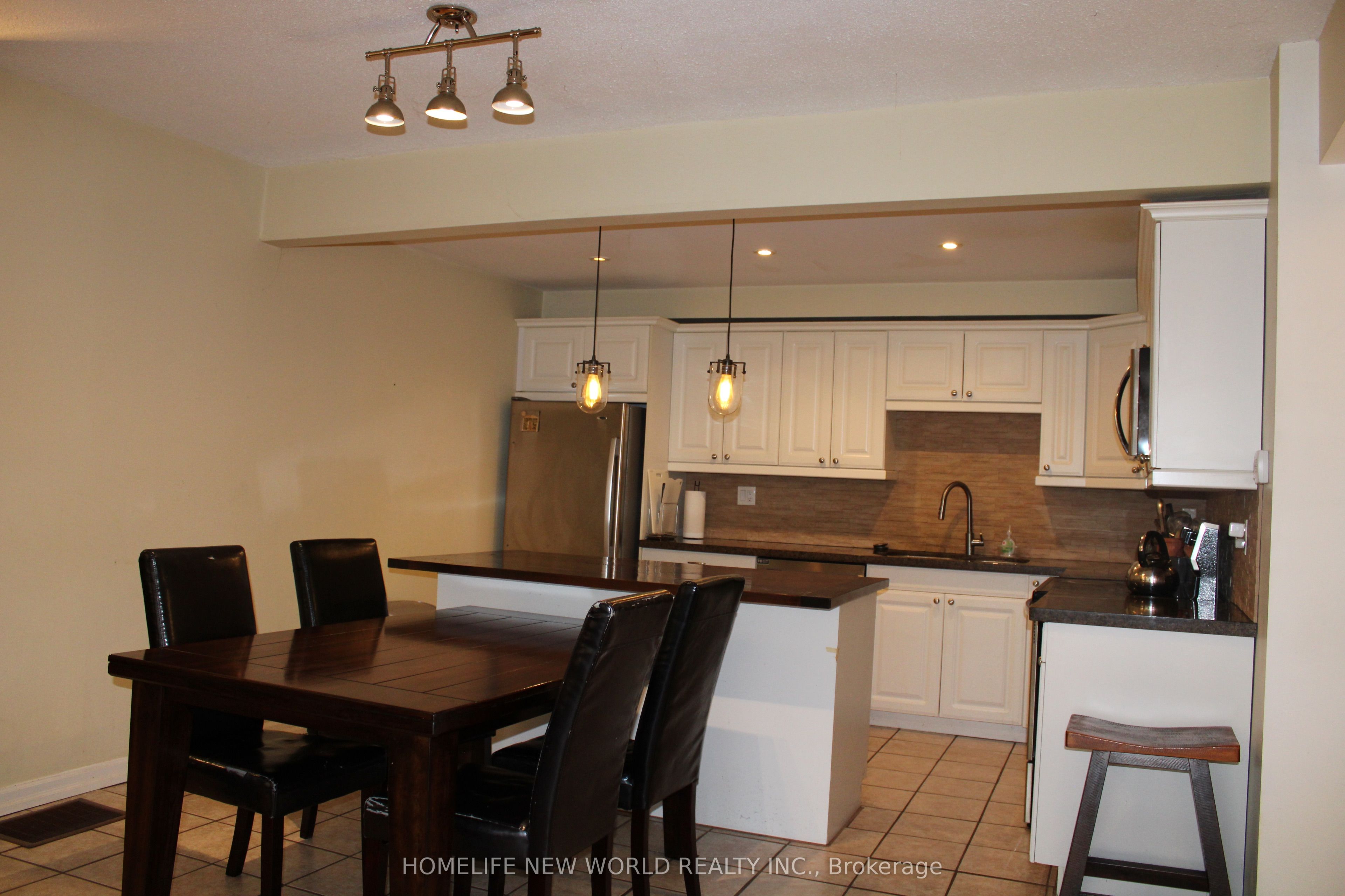 #7 - 69 Upper Canada Drive Property Photo 6