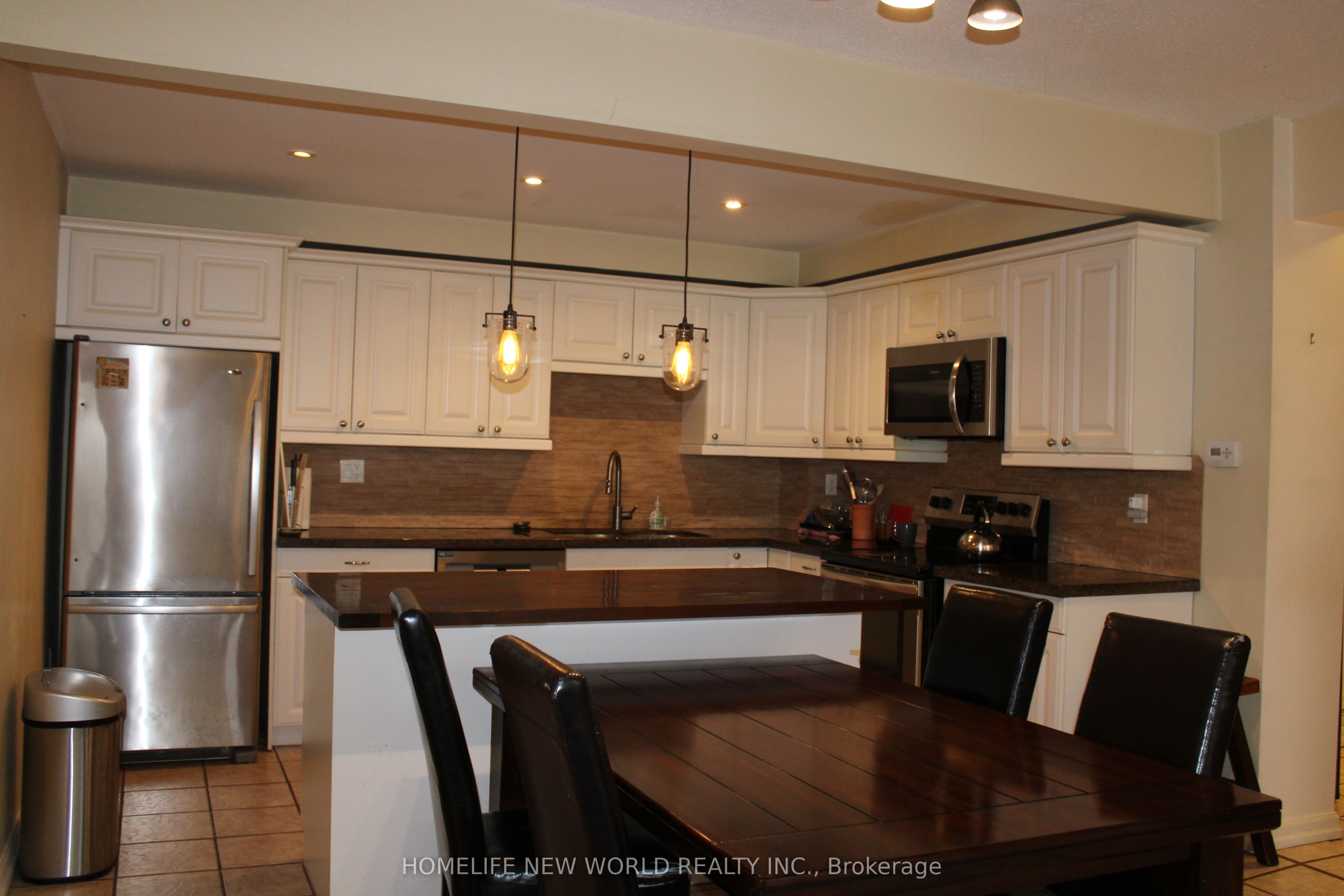 #7 - 69 Upper Canada Drive Property Photo 7