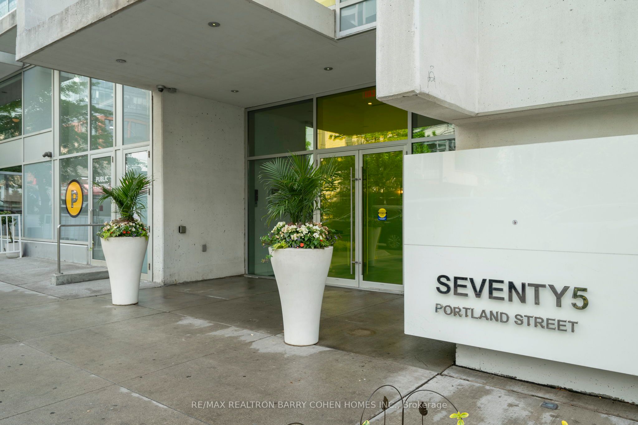 #911 - 75 Portland Street Property Photo 1