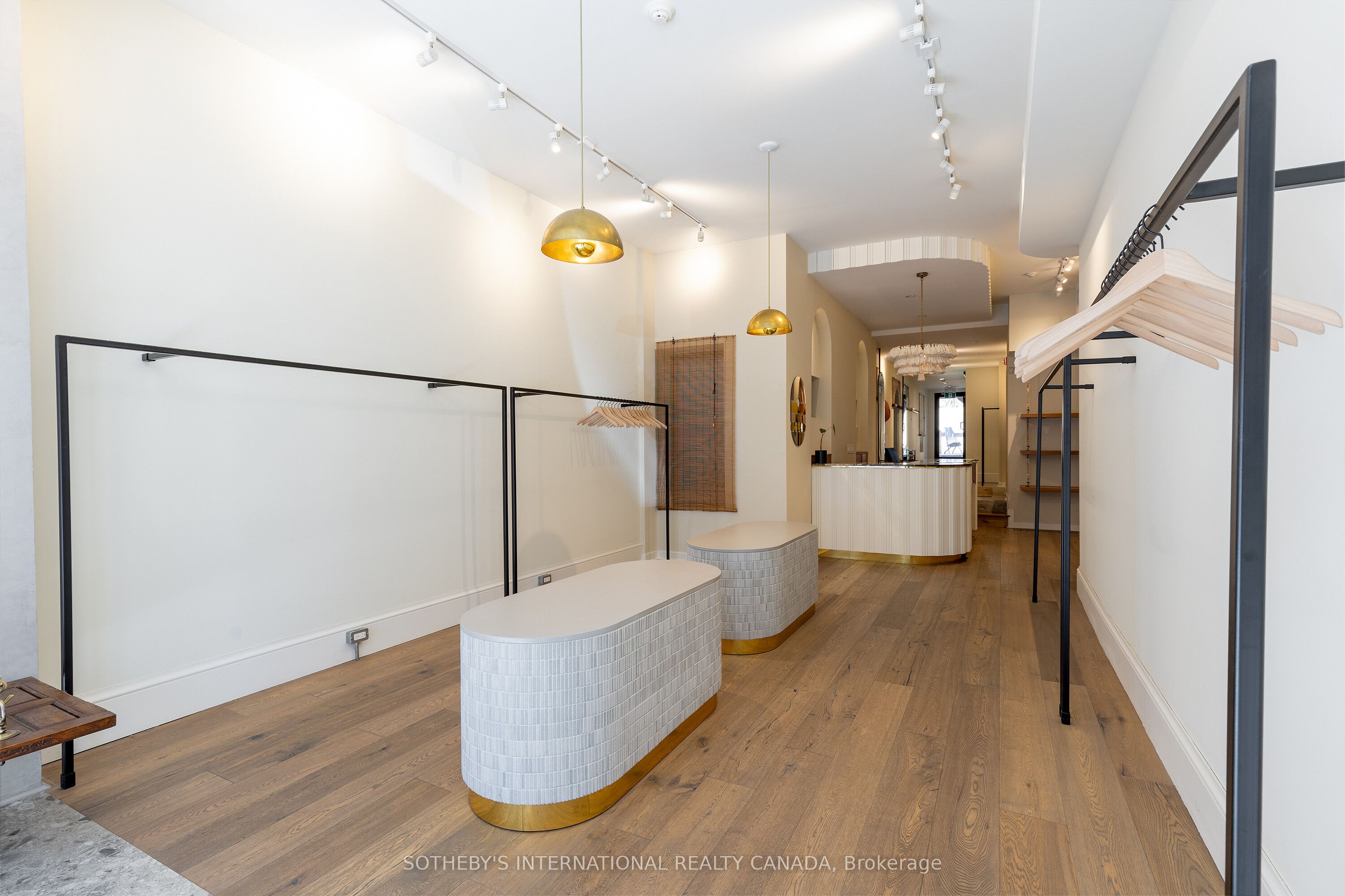 872 College Street Property Photo 5
