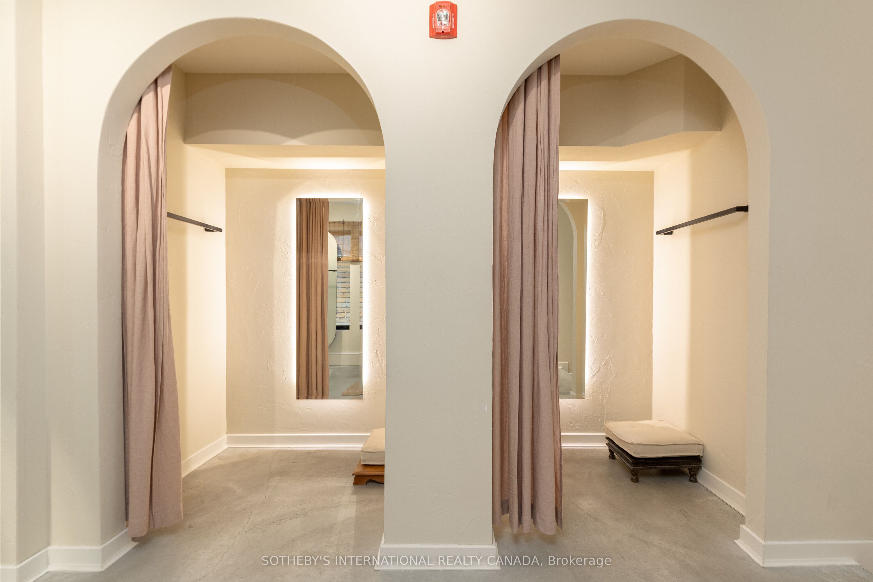 872 College Street Property Photo 12