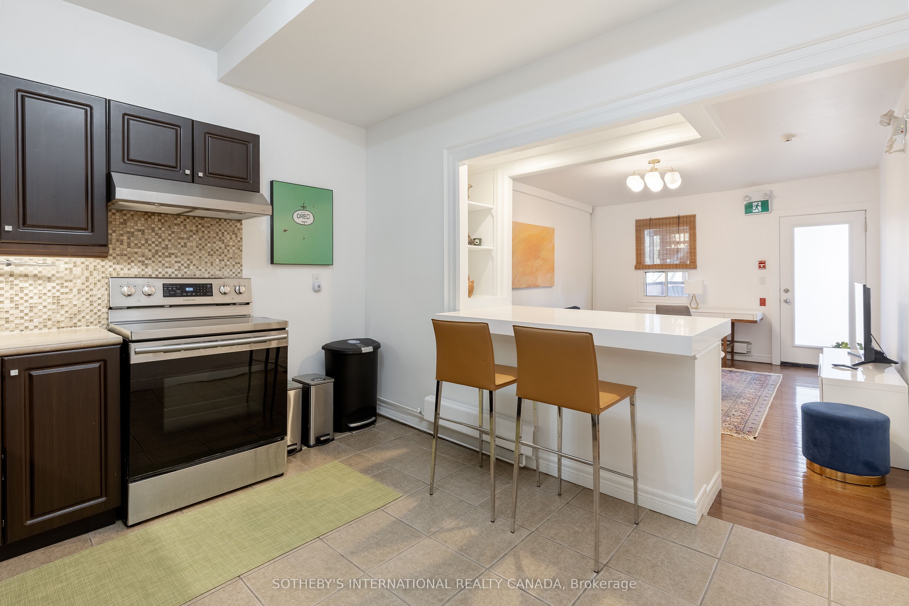 872 College Street Property Photo 18