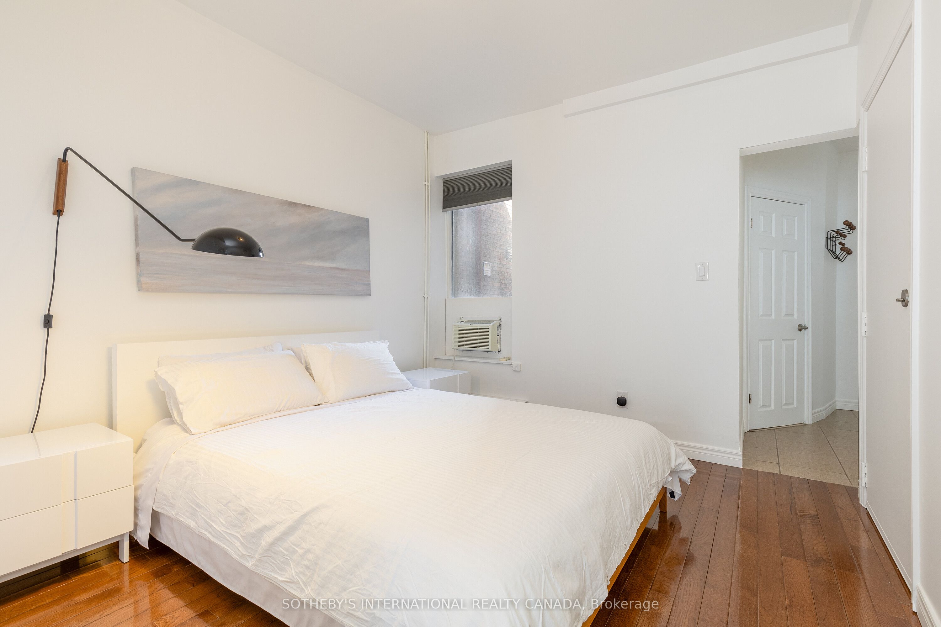 872 College Street Property Photo 24