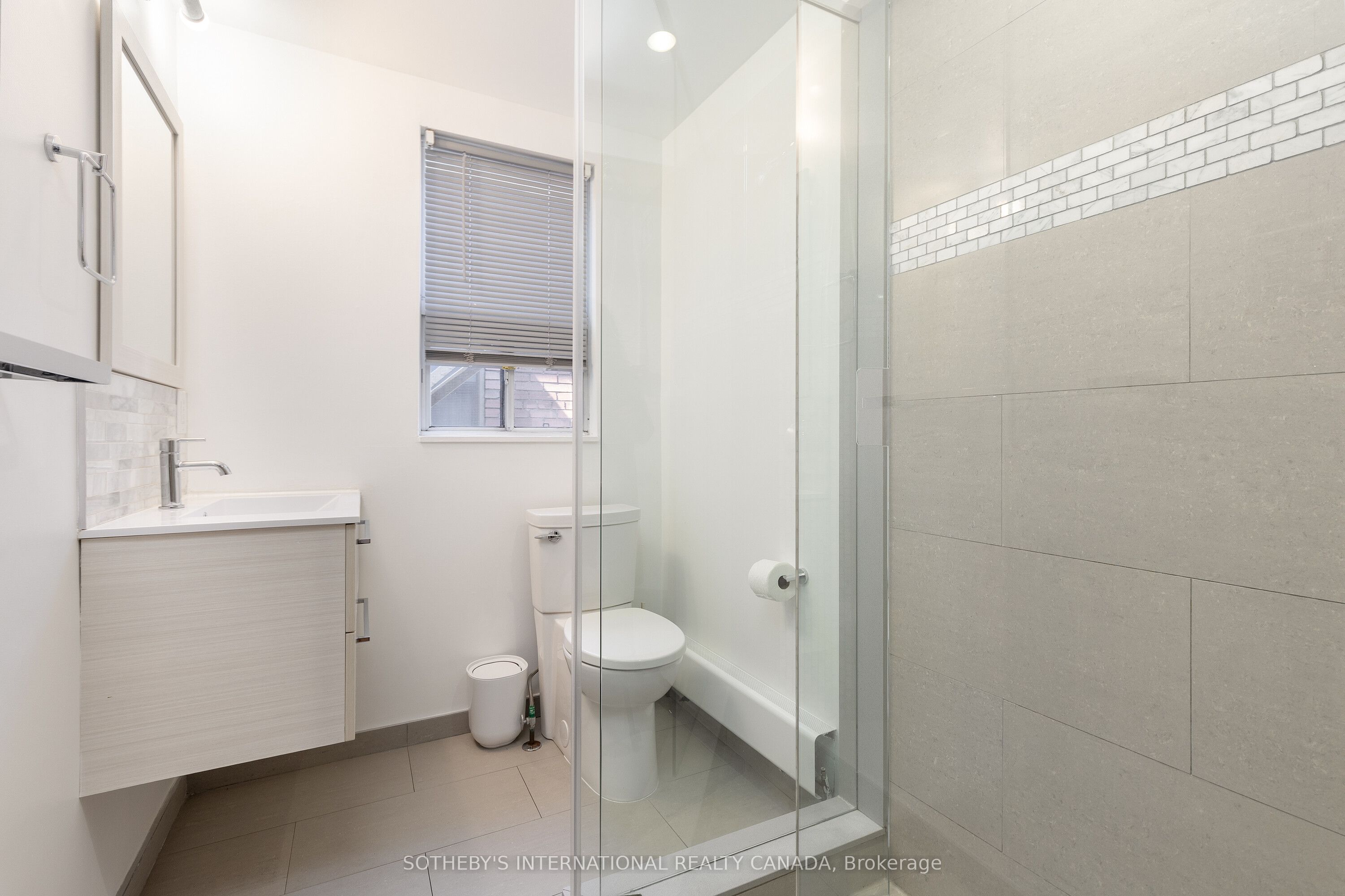 872 College Street Property Photo 36
