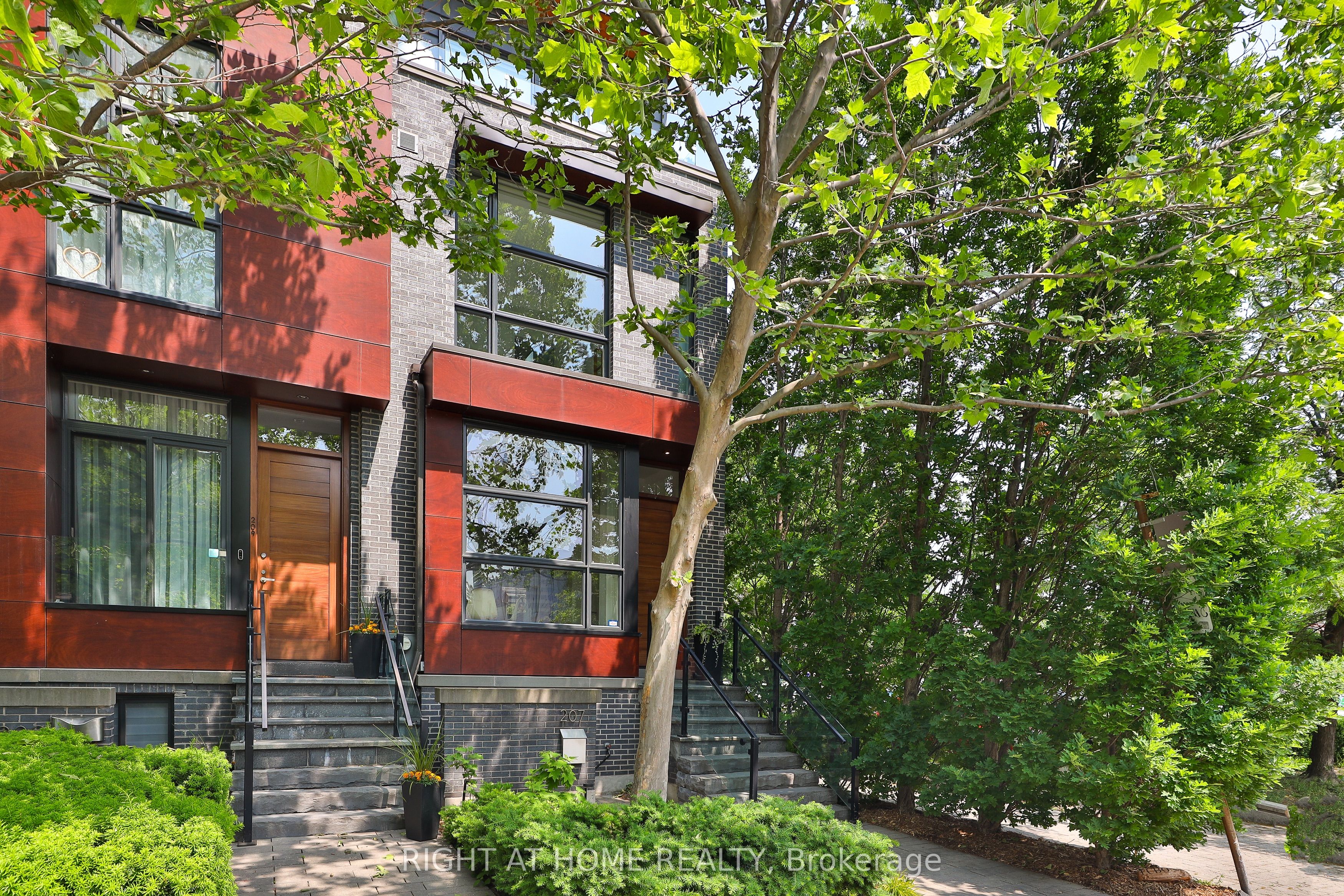 207 Claremont Street Property Photo 1