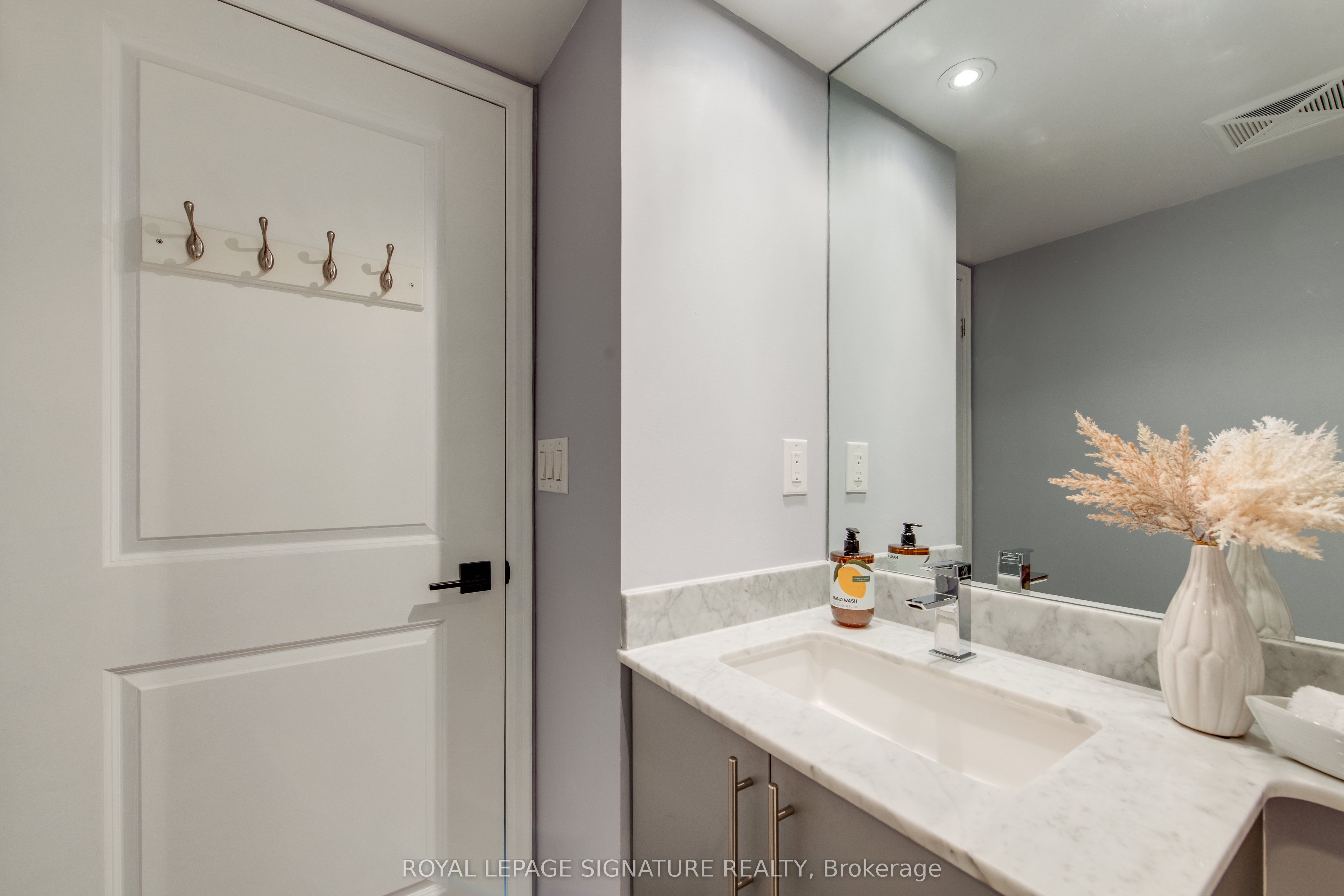 125 Western Battery Road 711 Property Photo 6