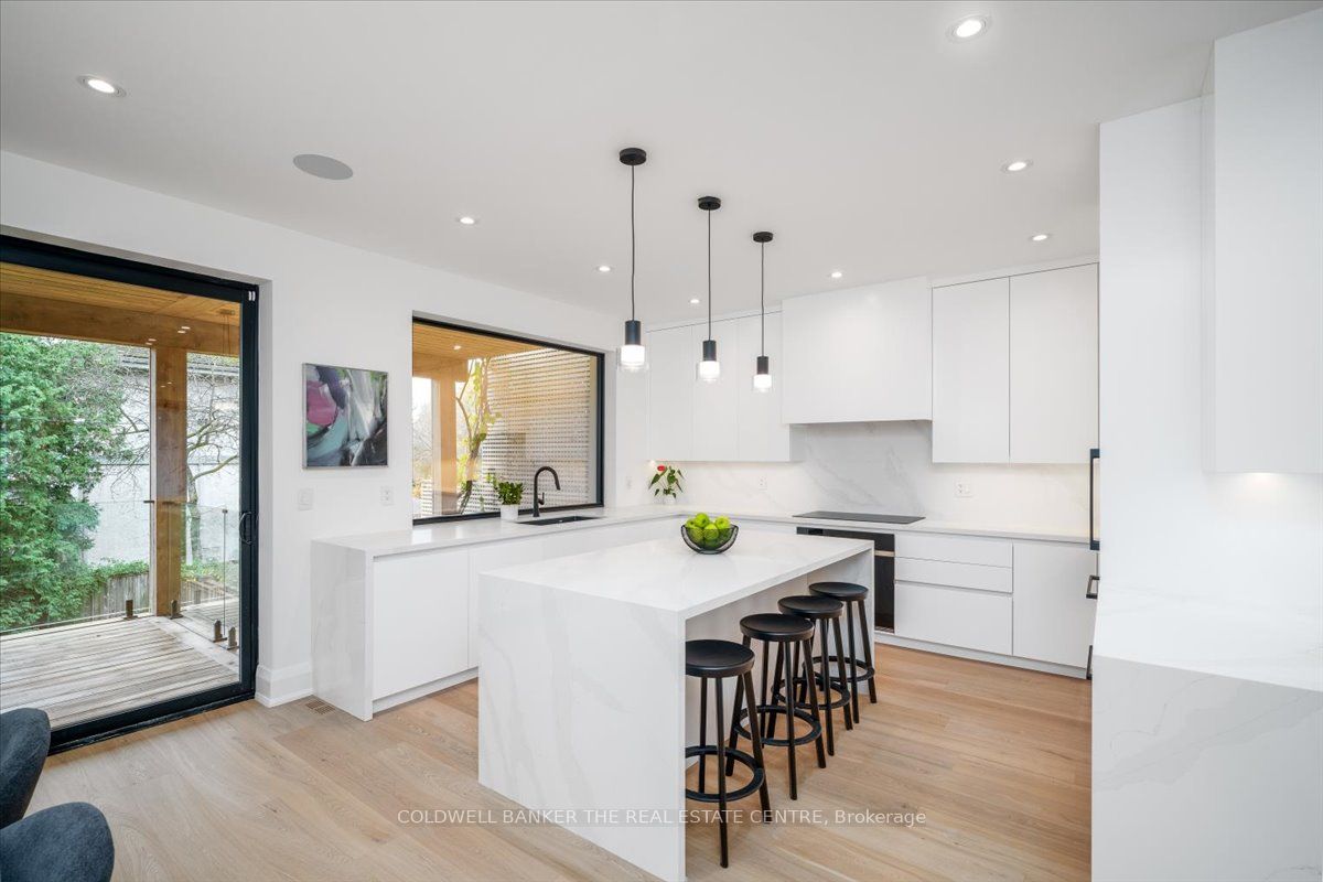 37 Woodlawn Avenue W Property Photo 8