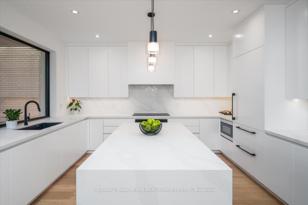 37 Woodlawn Avenue W Property Photo 9