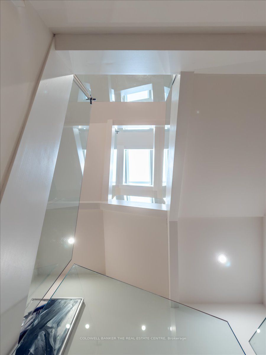 37 Woodlawn Avenue W Property Photo 13