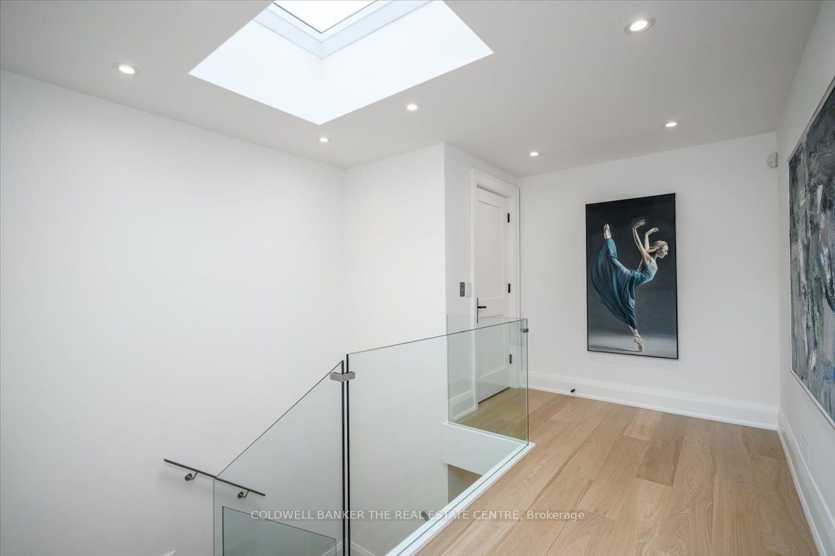 37 Woodlawn Avenue W Property Photo 17