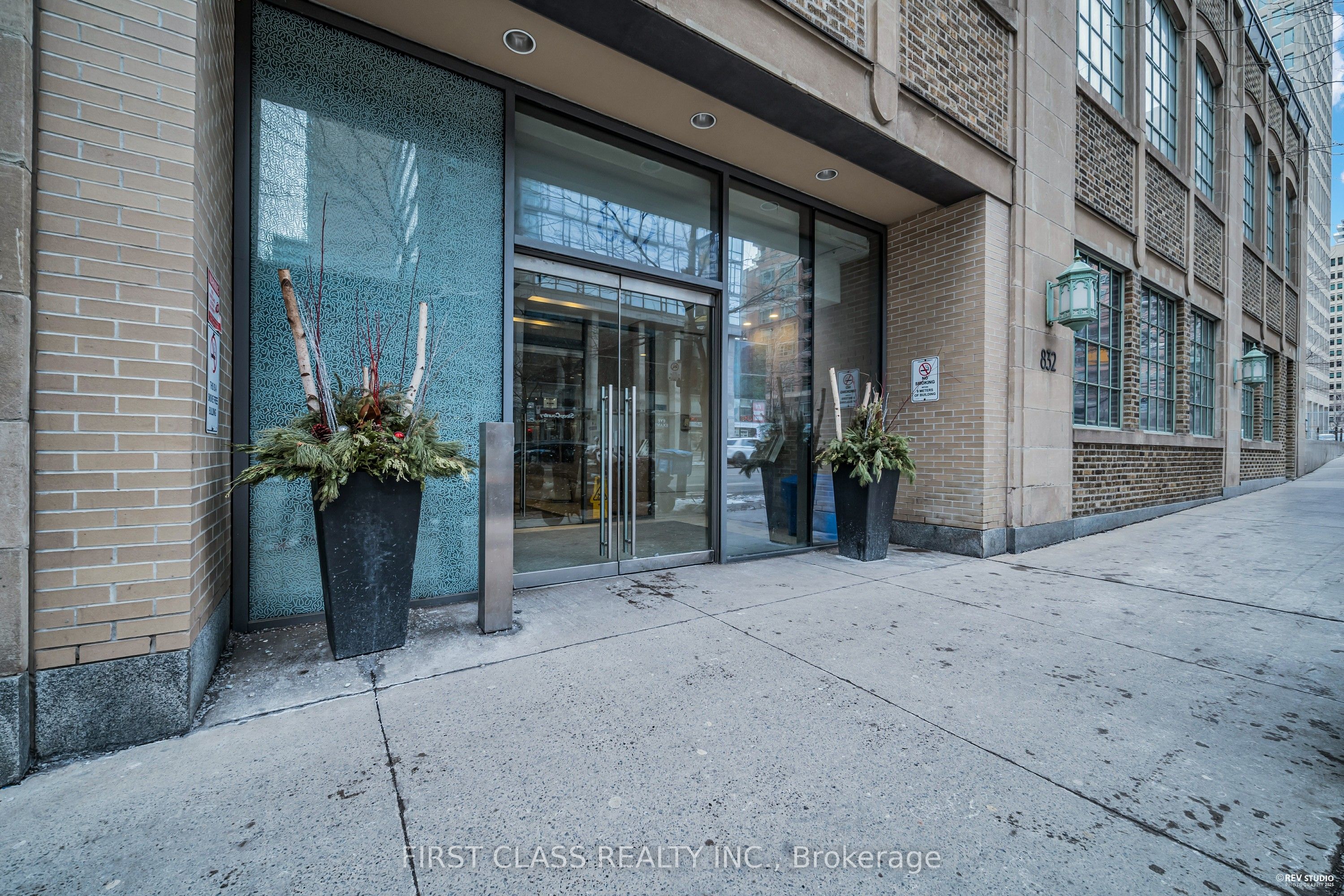 #4609 - 832 Bay Street Property Photo 6
