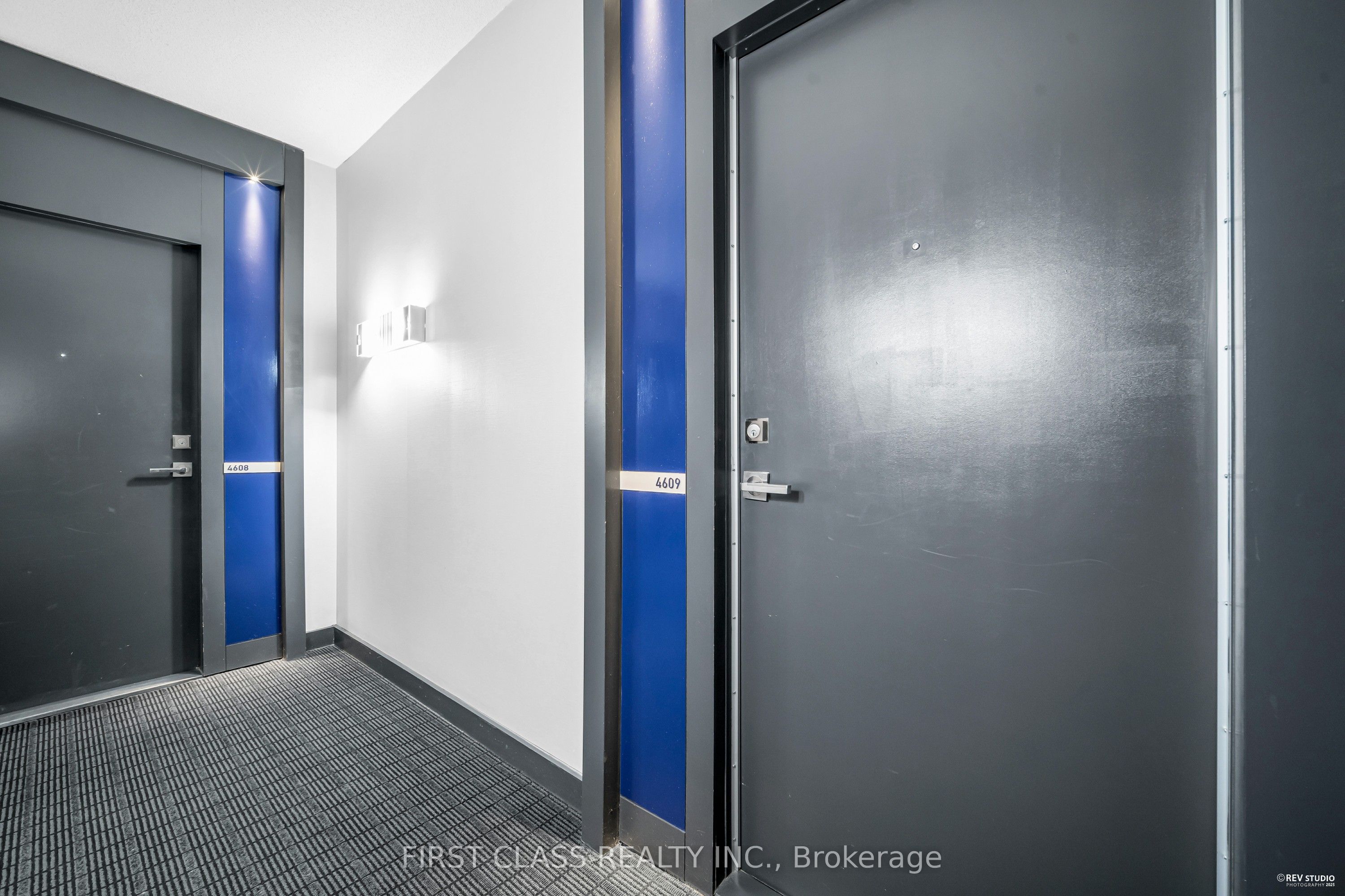 #4609 - 832 Bay Street Property Photo 9