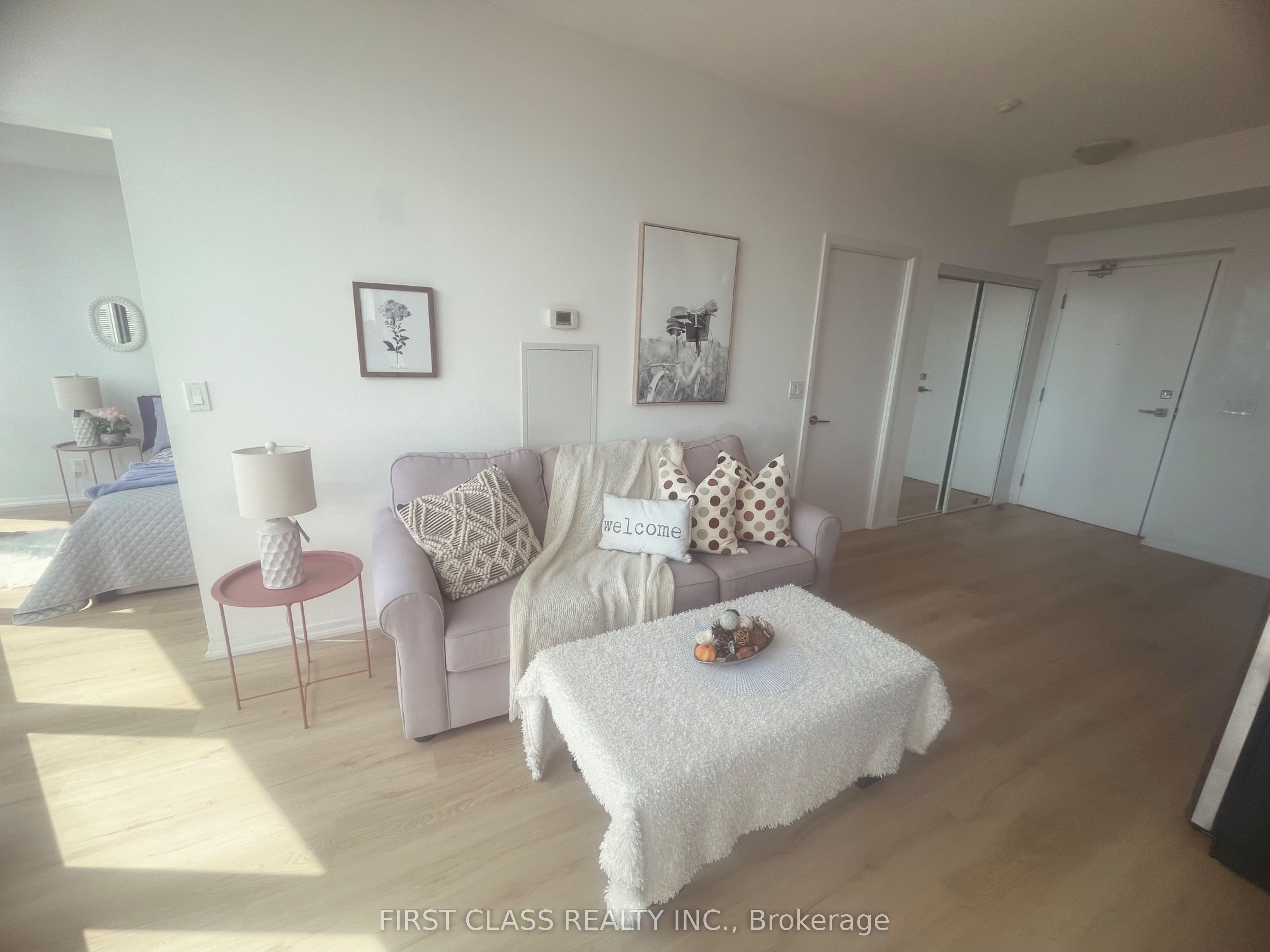 #4609 - 832 Bay Street Property Photo 12