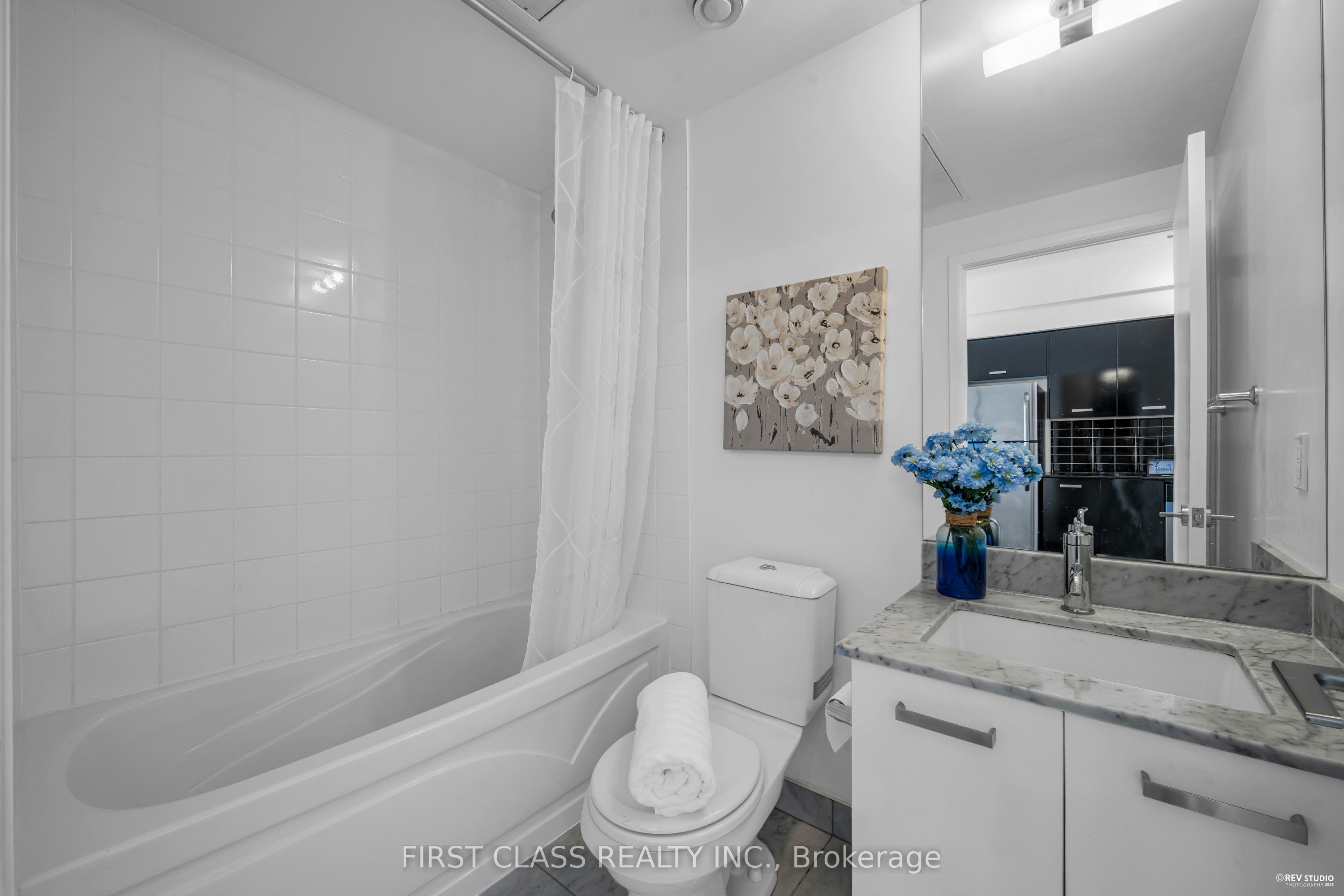 #4609 - 832 Bay Street Property Photo 13