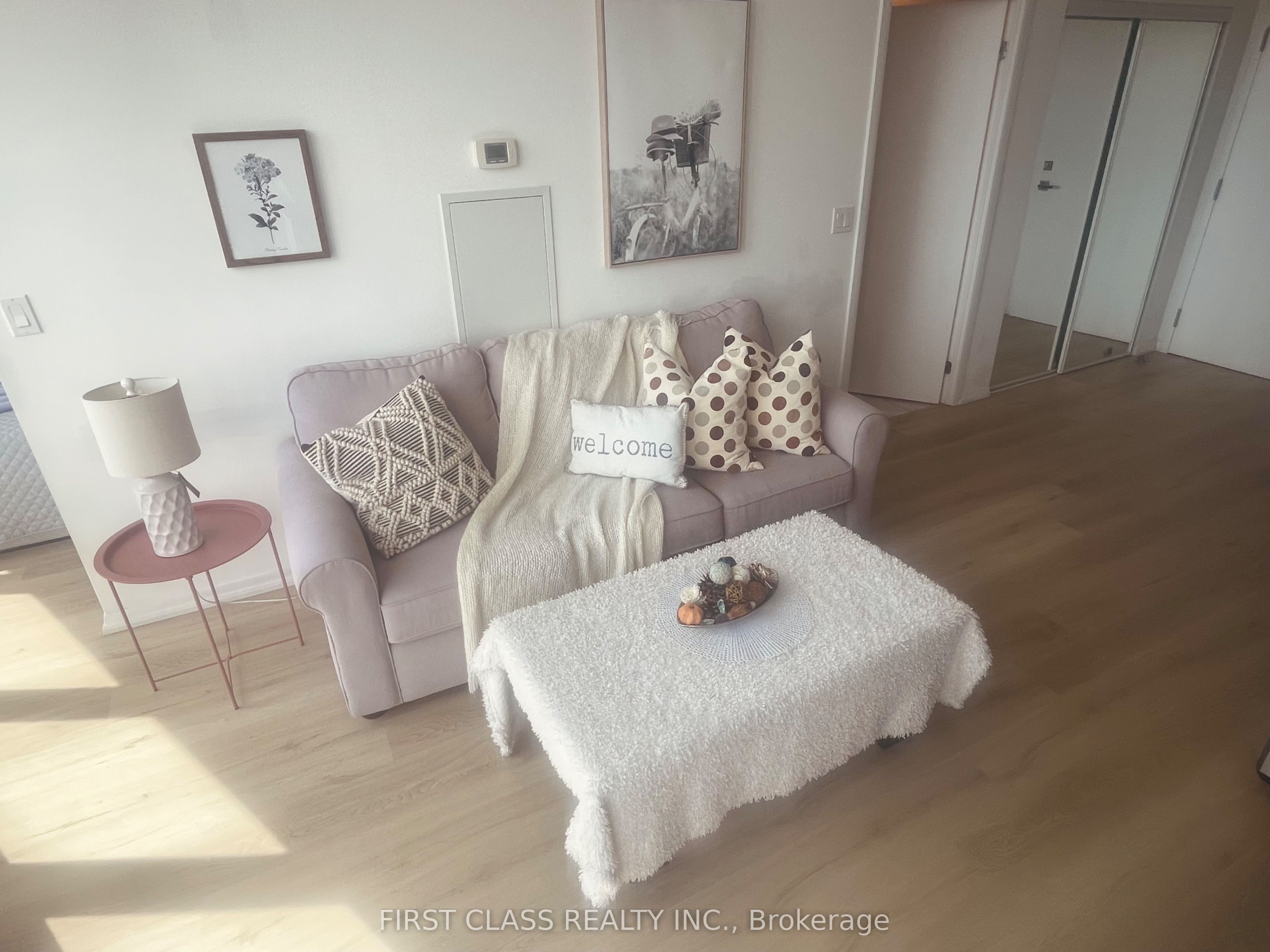 #4609 - 832 Bay Street Property Photo 18