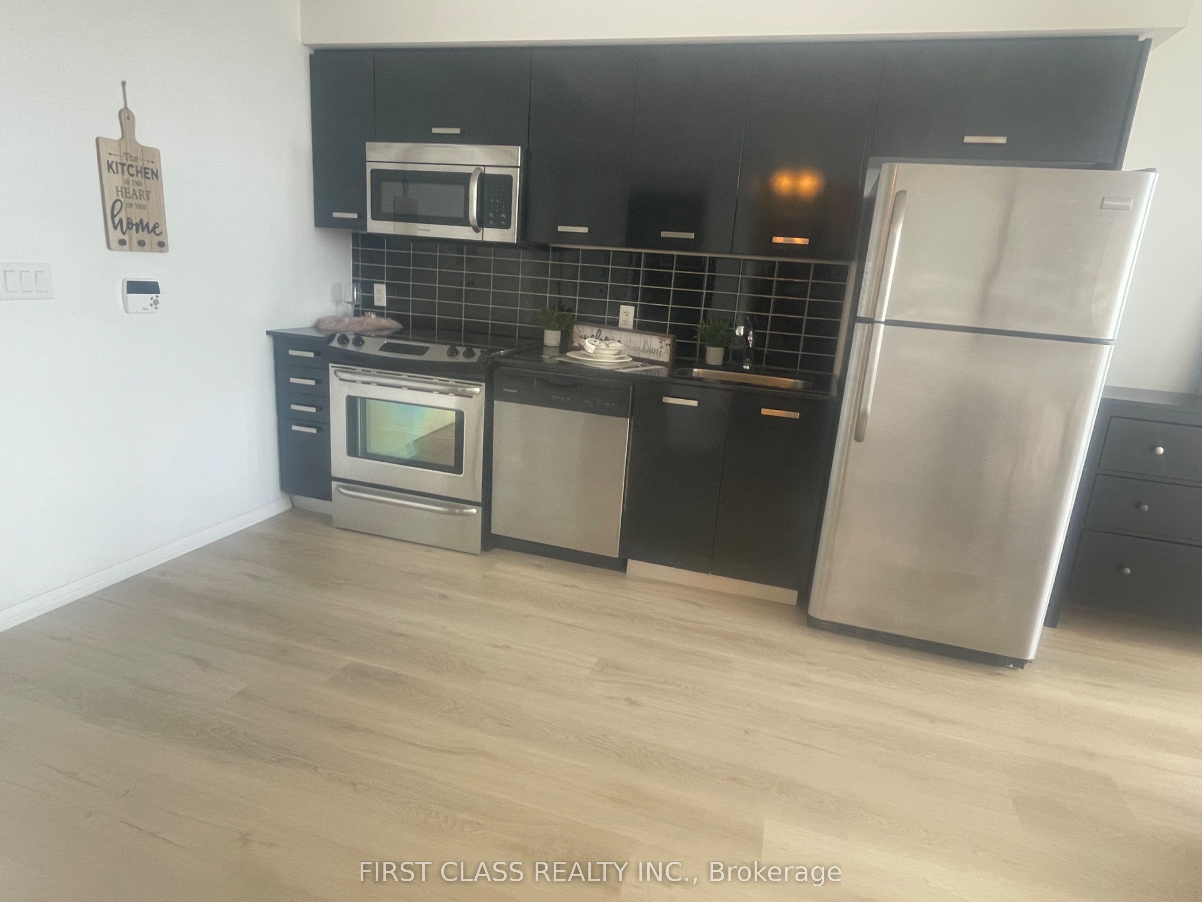 #4609 - 832 Bay Street Property Photo 19