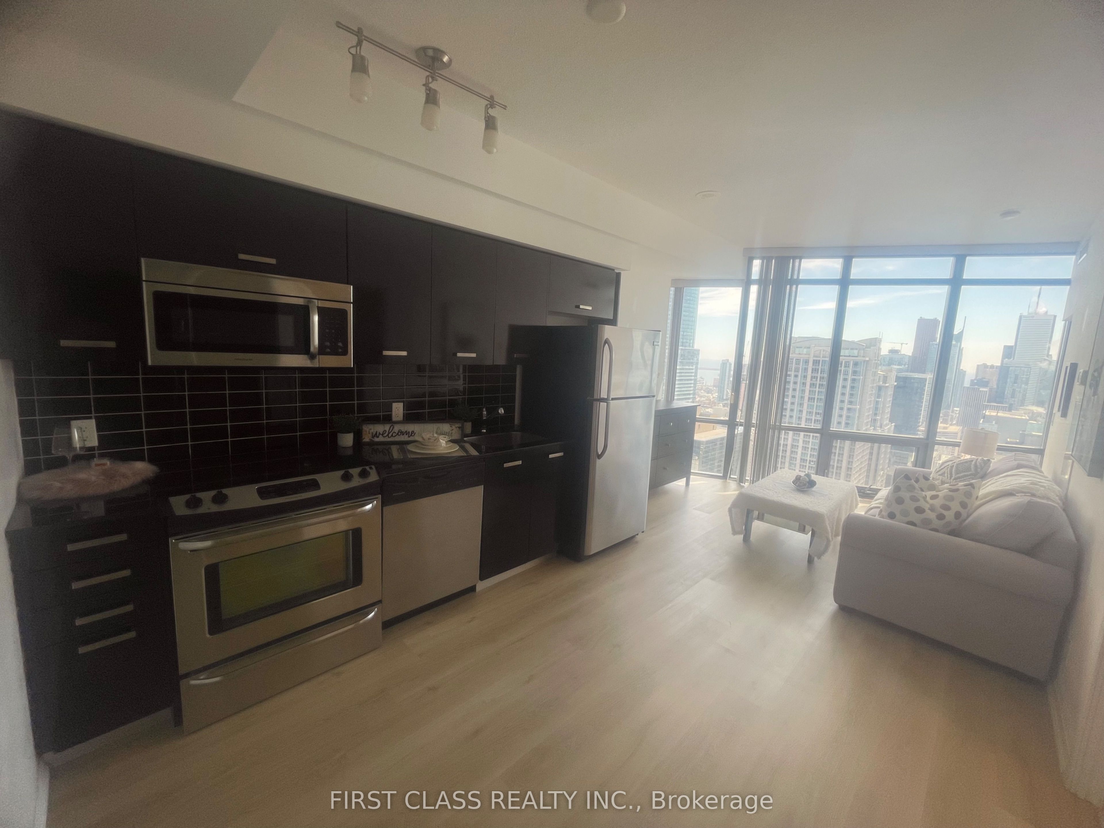#4609 - 832 Bay Street Property Photo 20