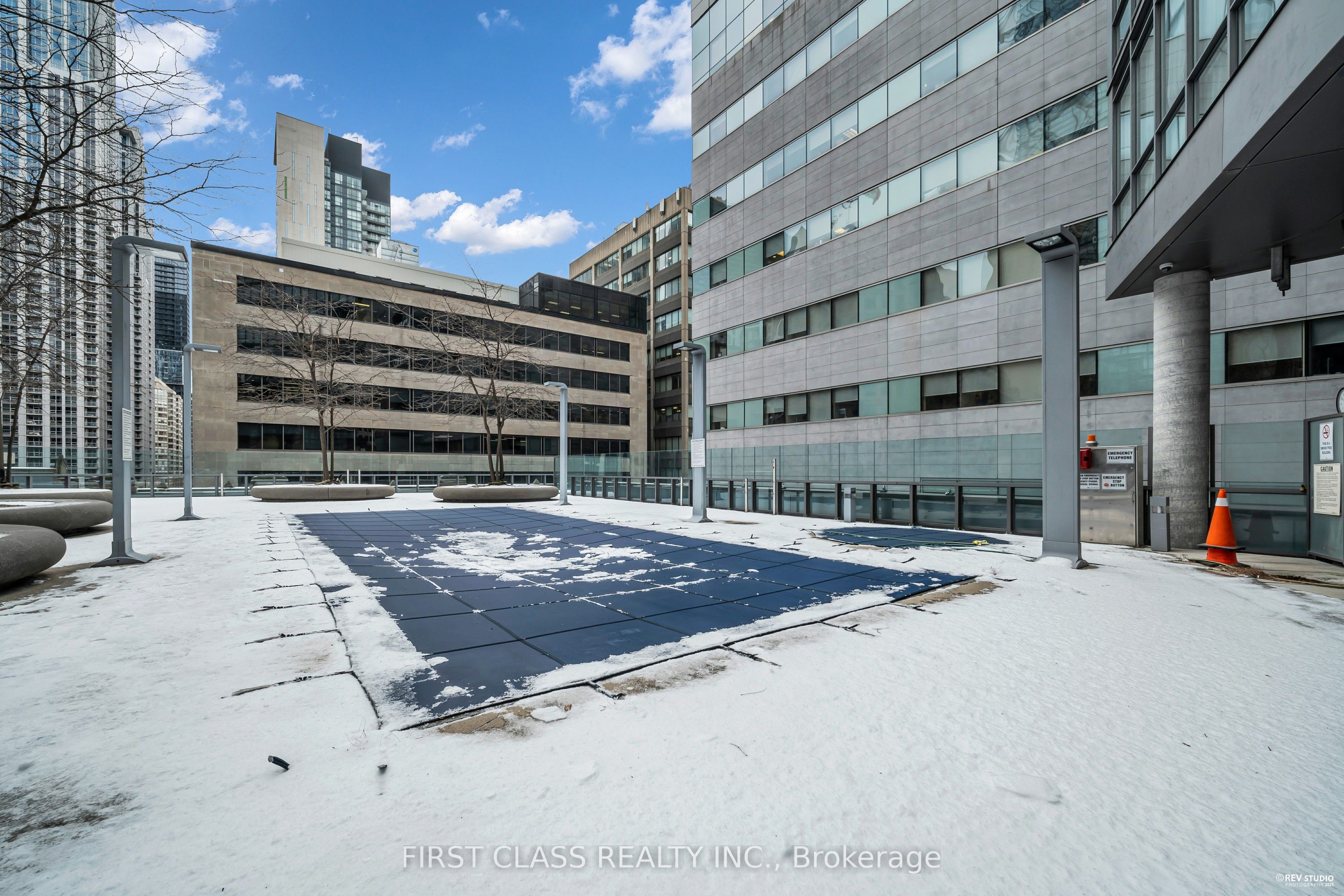 #4609 - 832 Bay Street Property Photo 28