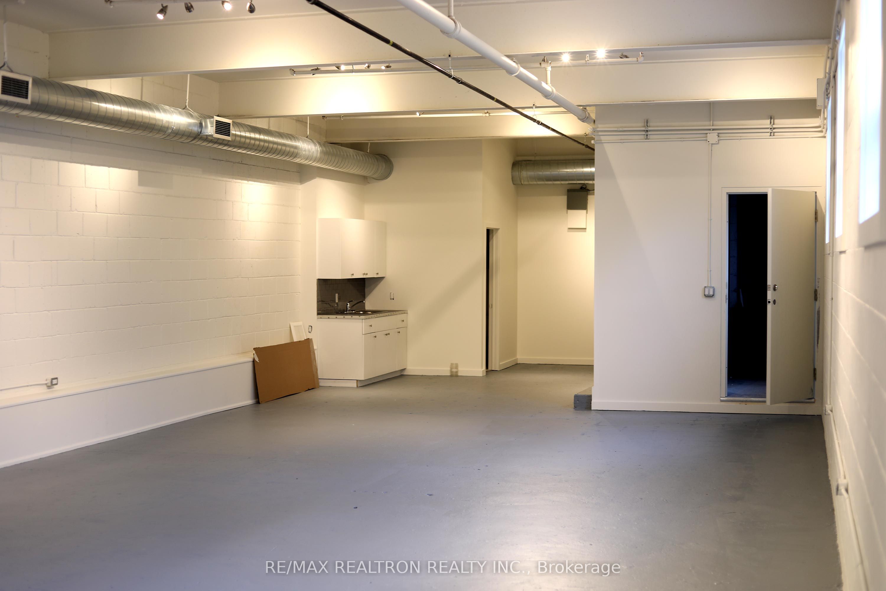135 Tecumseth Street 3b Property Photo 2