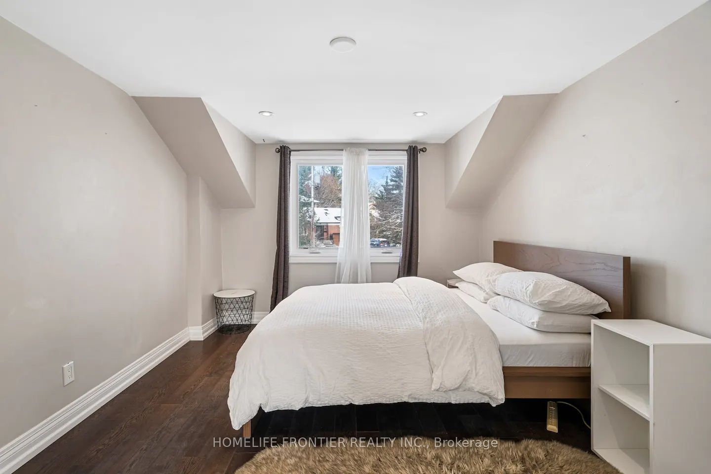 289 Burnett Avenue Property Photo 8