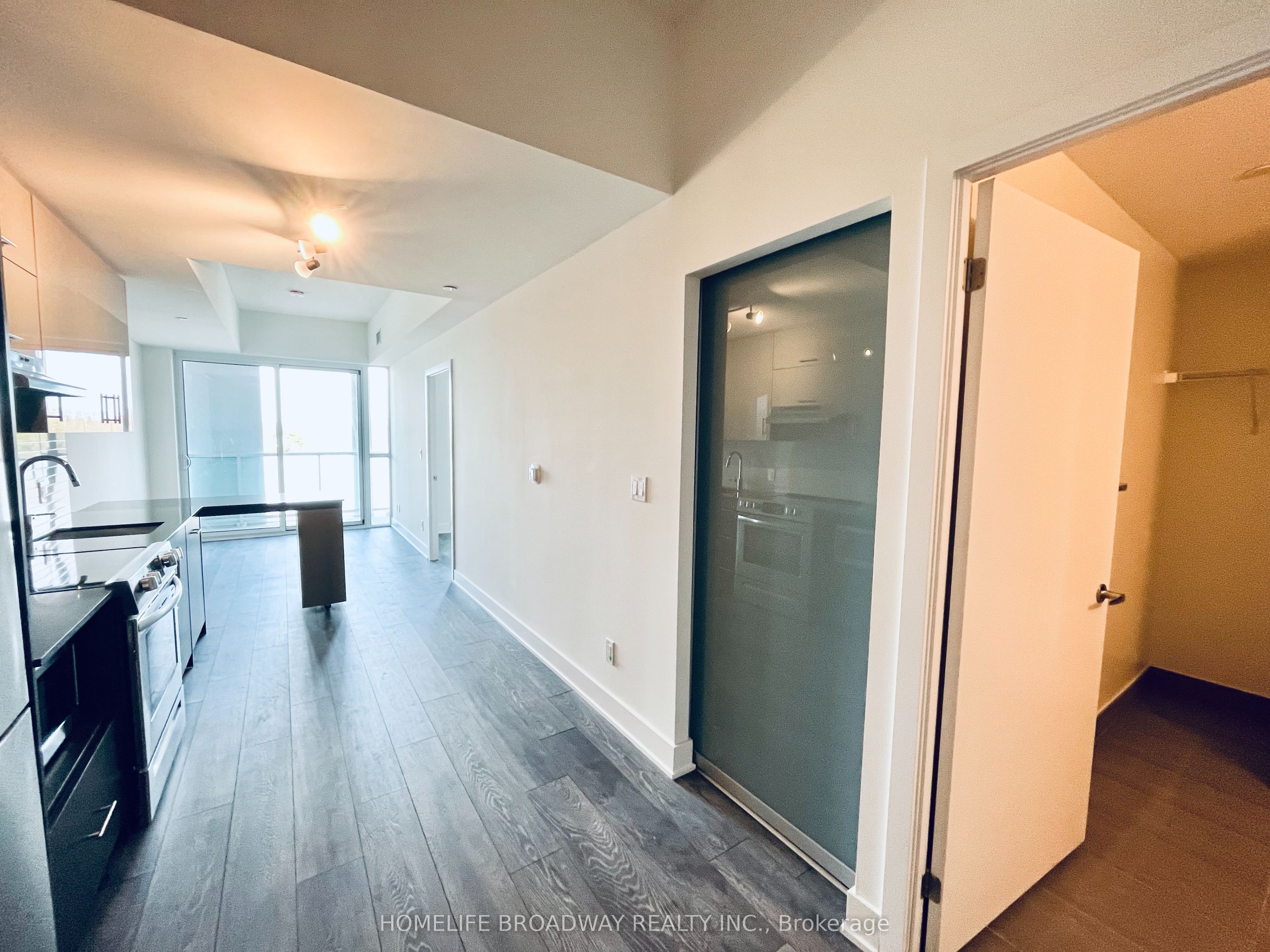 188 Fairview Mall Drive 523 Property Photo 2