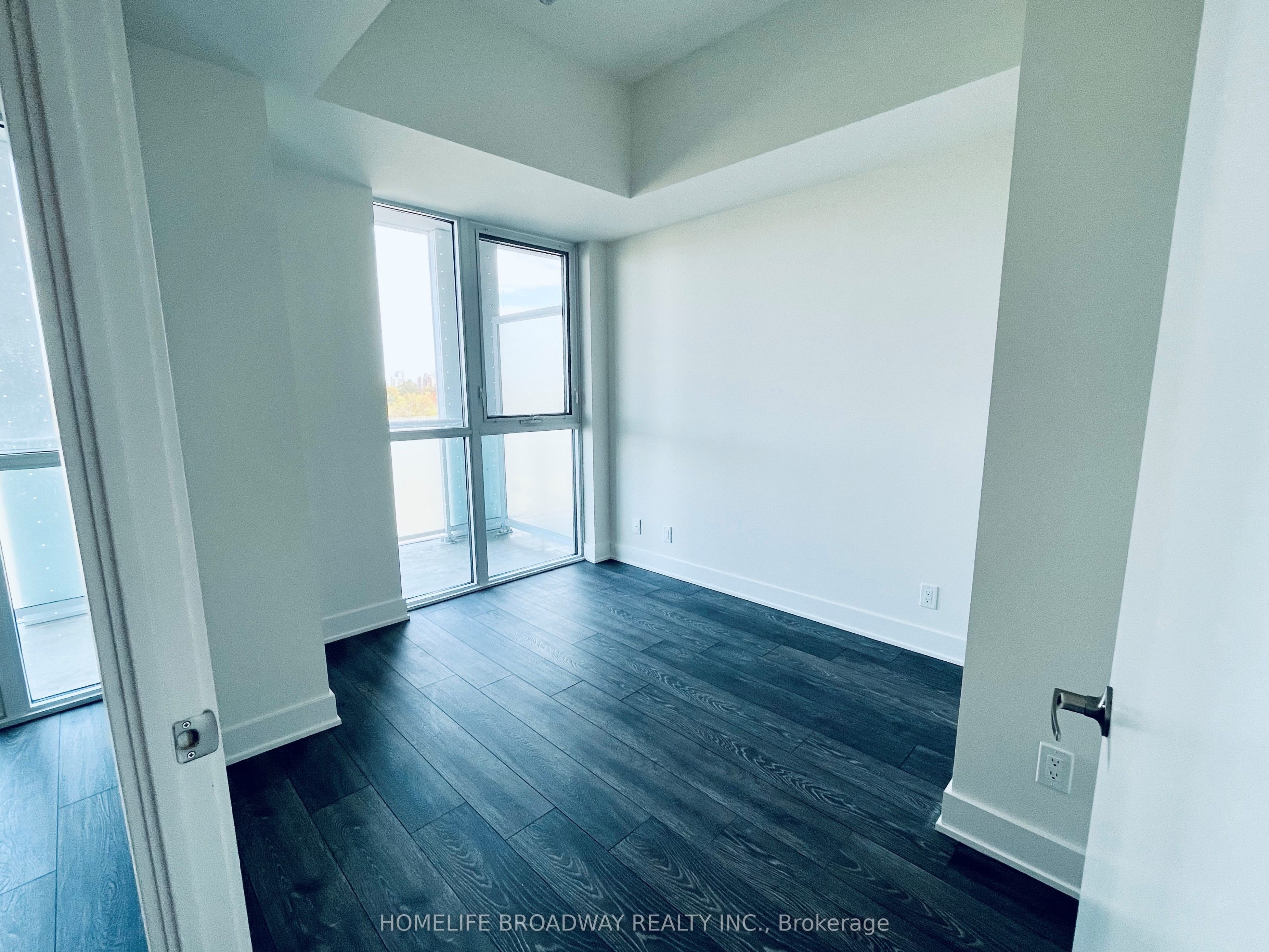 188 Fairview Mall Drive 523 Property Photo 8