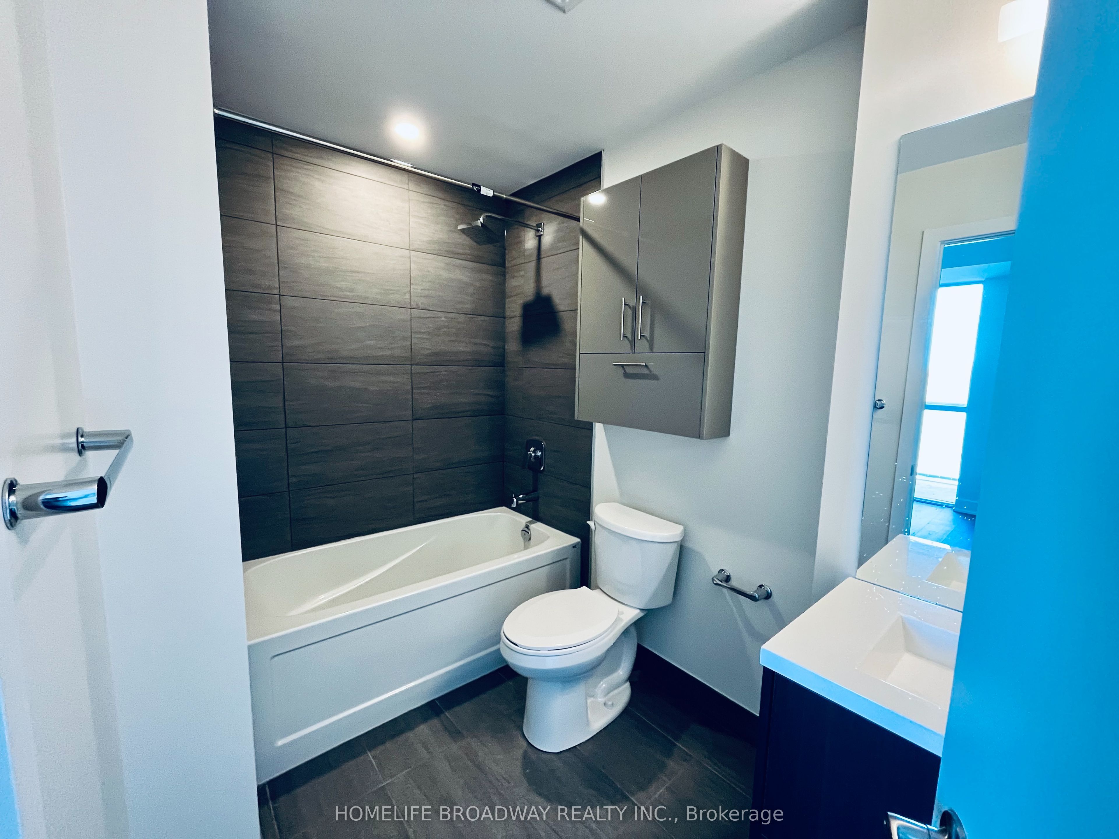 188 Fairview Mall Drive 523 Property Photo 10