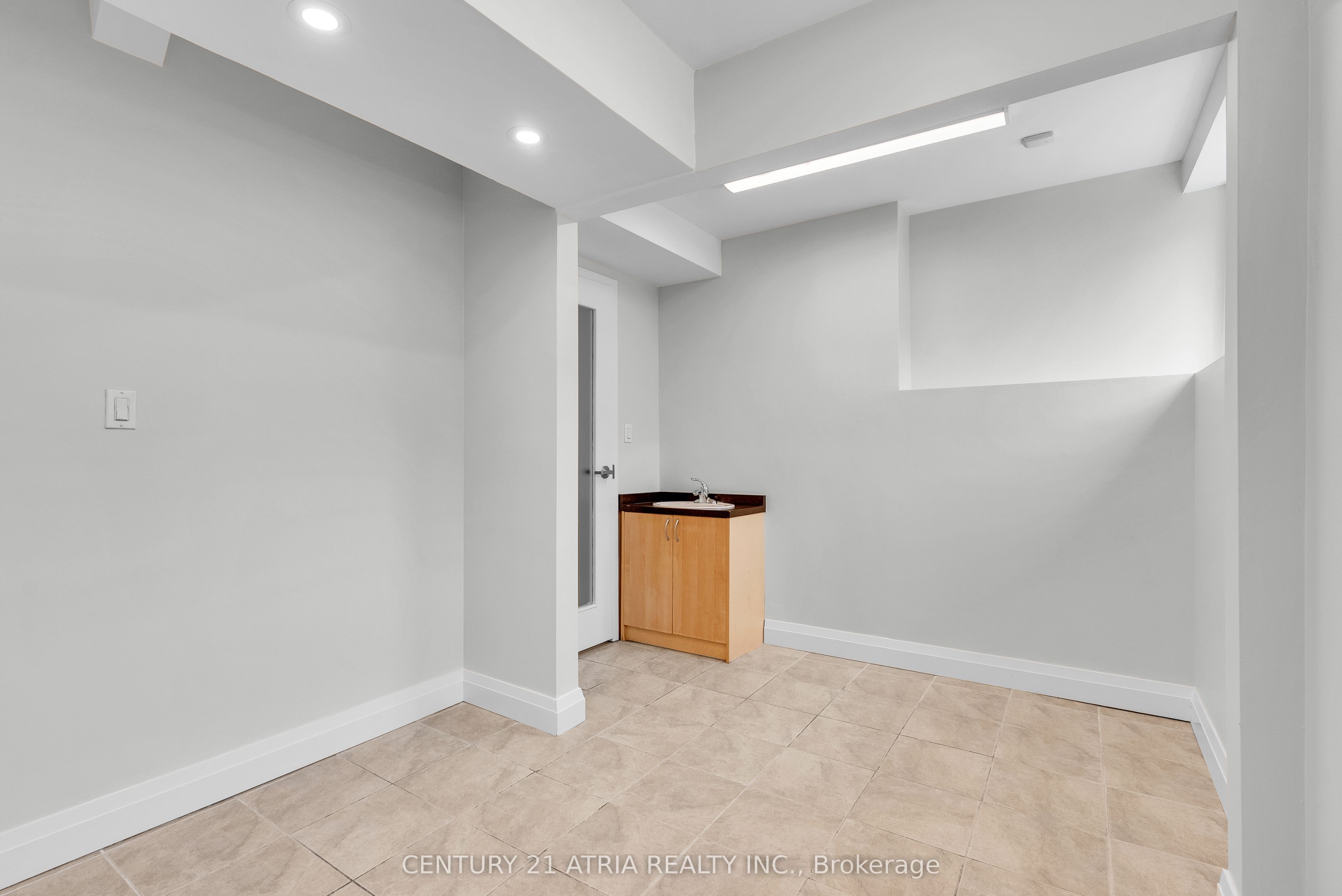 1590 Yonge Street 101 Property Photo 16