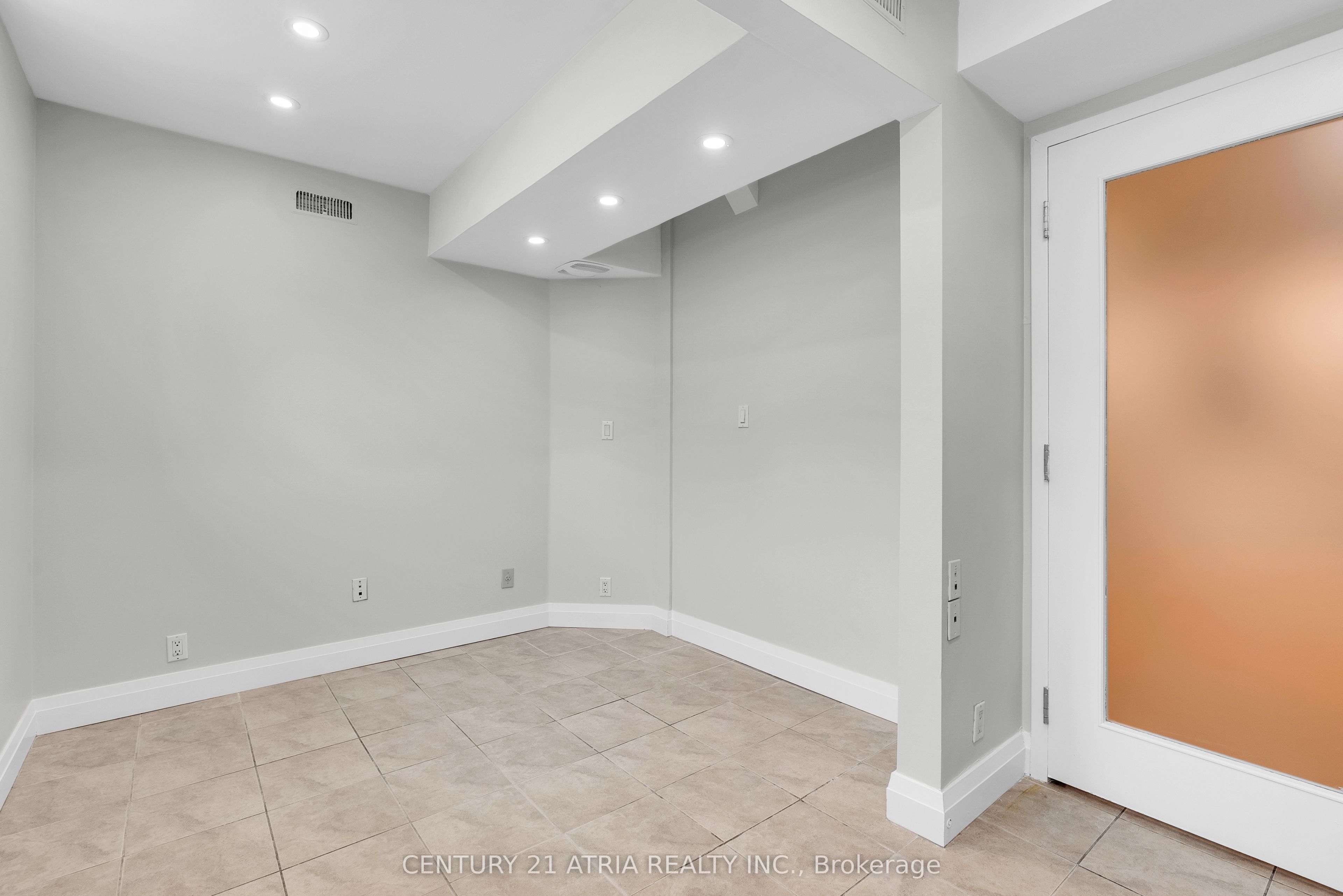 1590 Yonge Street 101 Property Photo 17